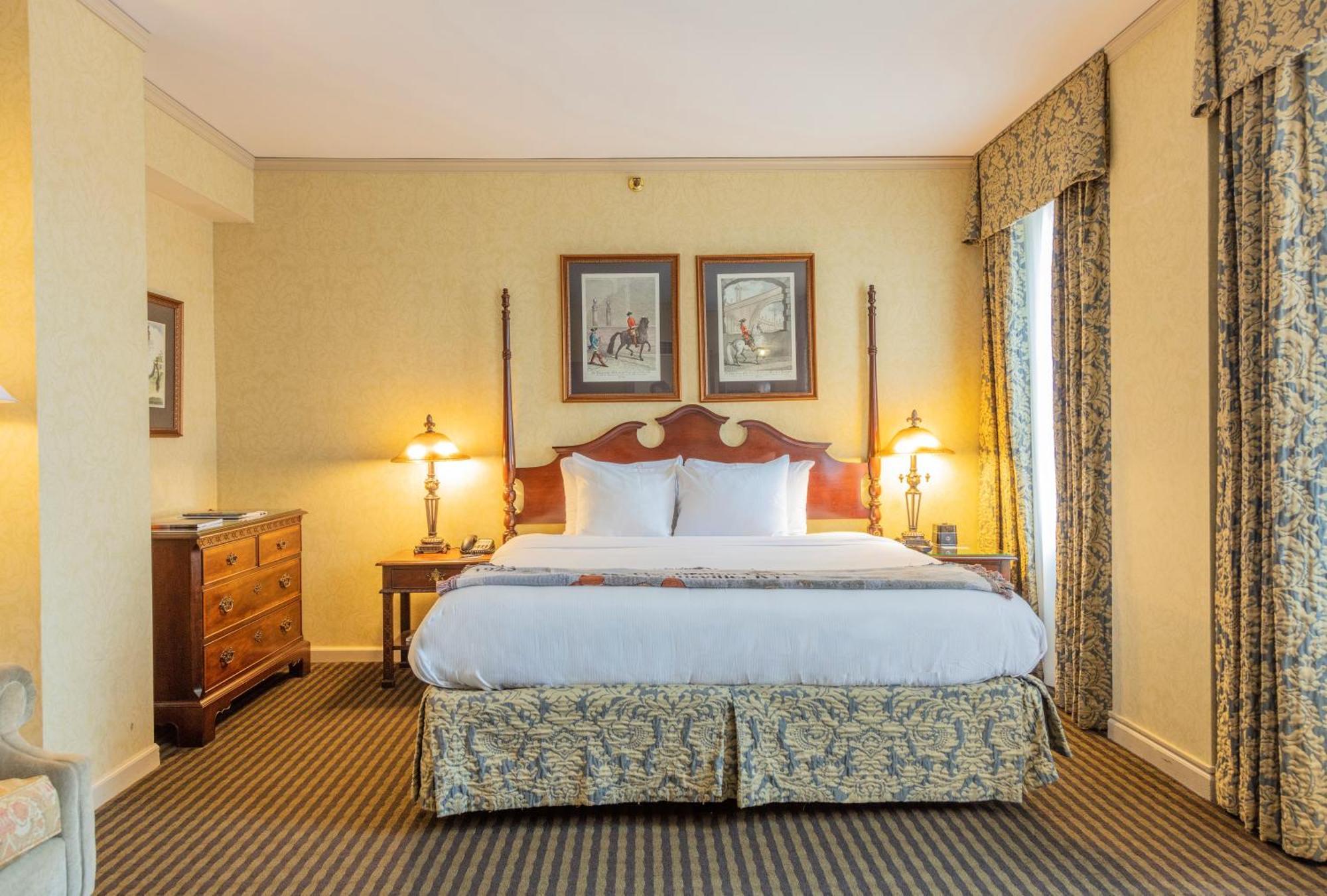 Deluxe Queen Room