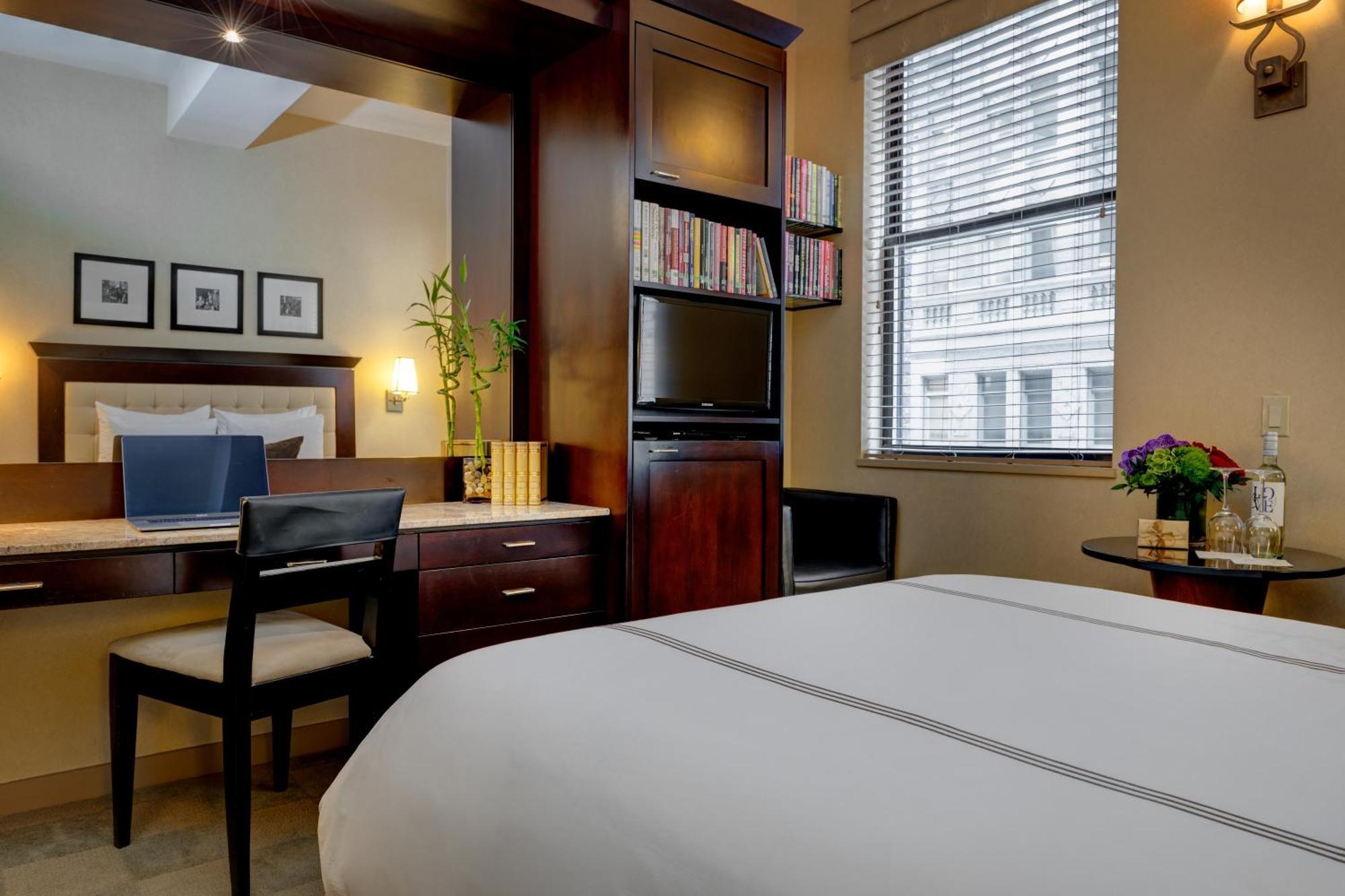 Deluxe Room One Queen Bed