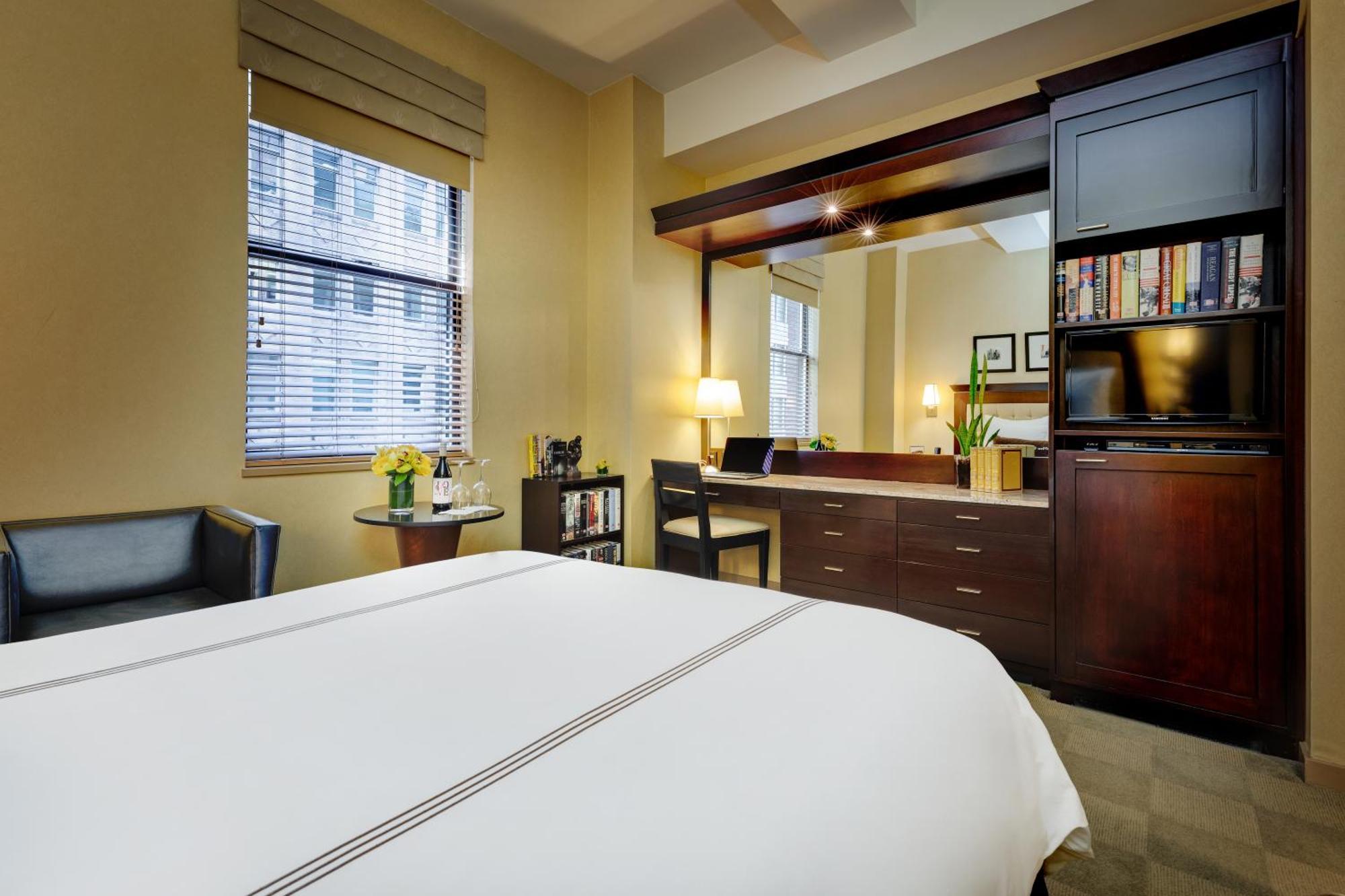 Deluxe Room One Queen Bed