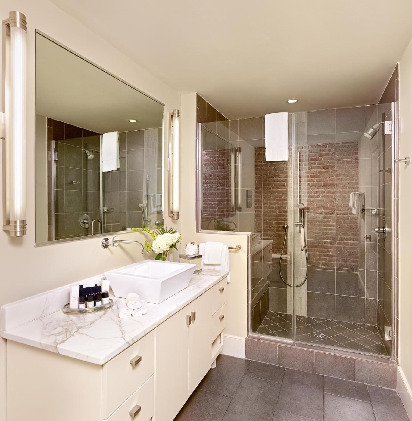 Luxury One-Bedroom Suite