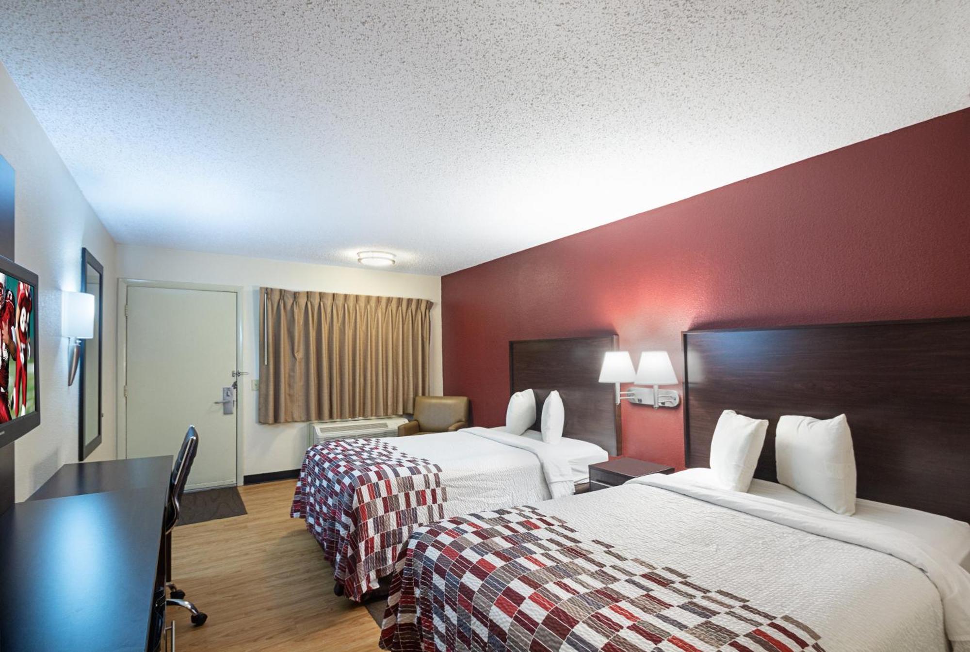 Deluxe Room Two Double Beds Smoke