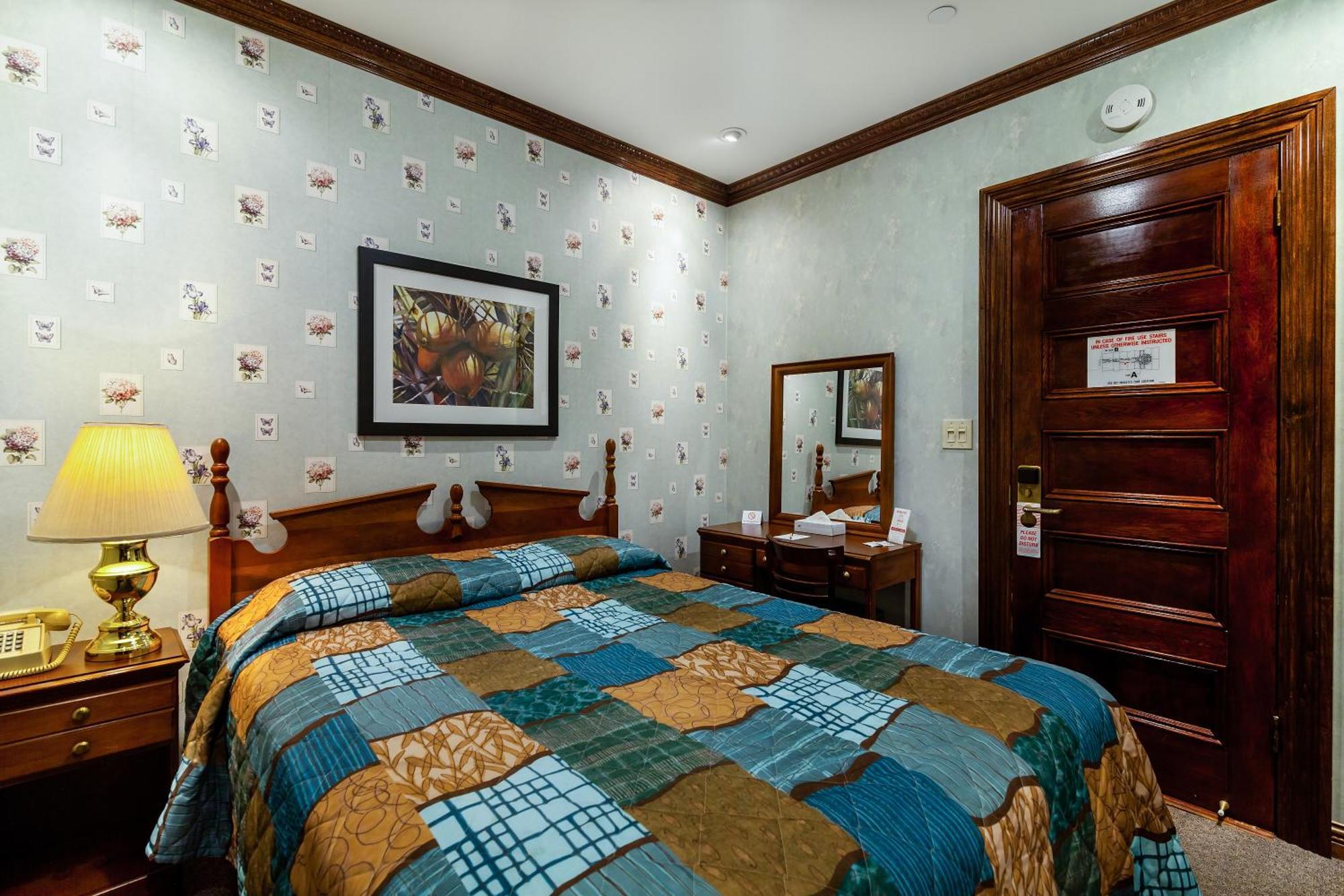 Double Room Private Bathroom