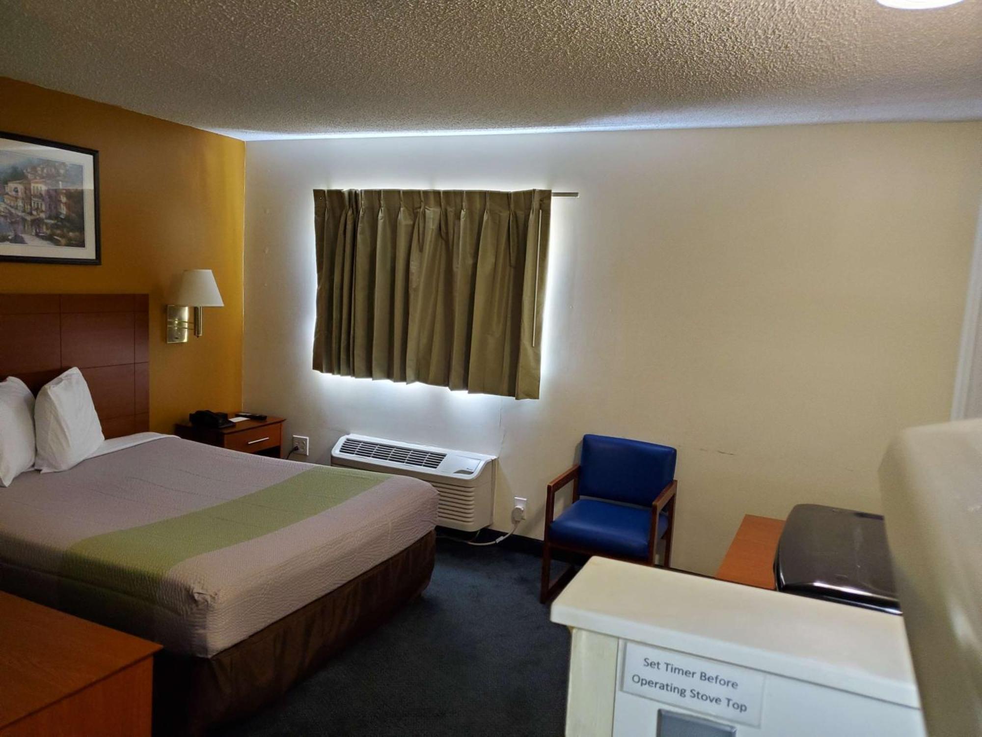Deluxe Queen Room - Non-Smoking
