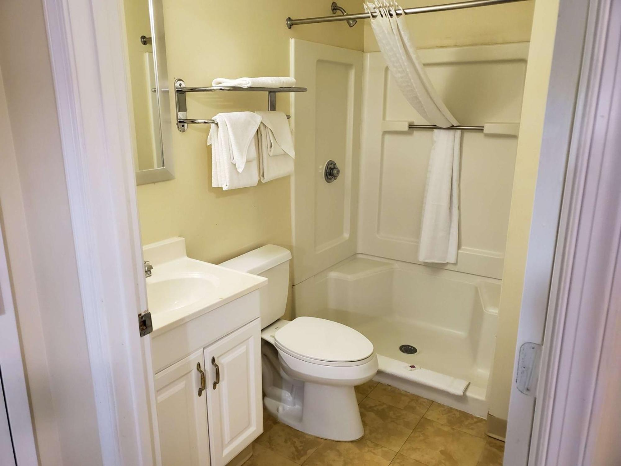 Deluxe Quadruple Room - Non-Smoking