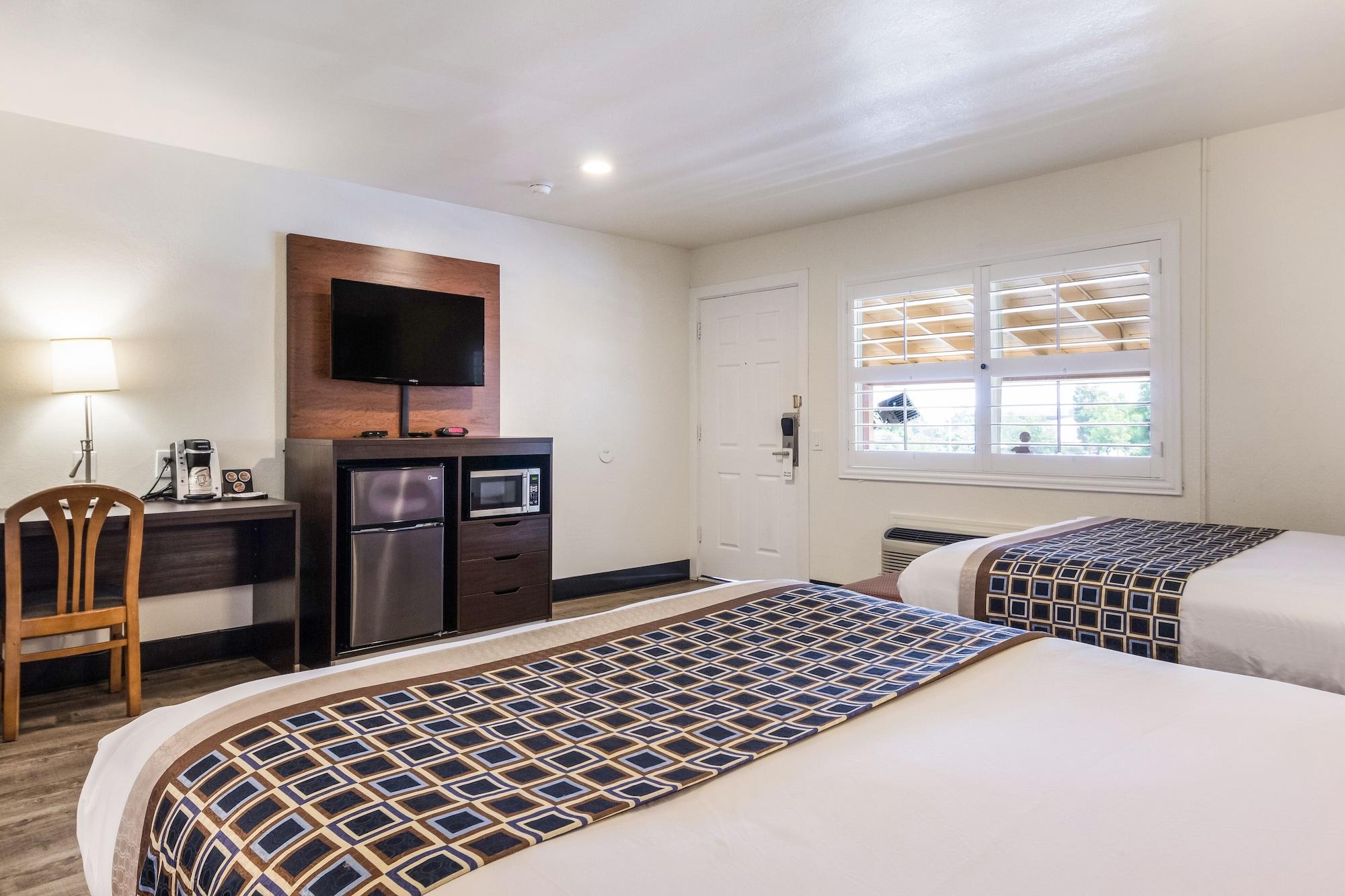 Standard Queen Room Two Queen Beds Non-Smoking