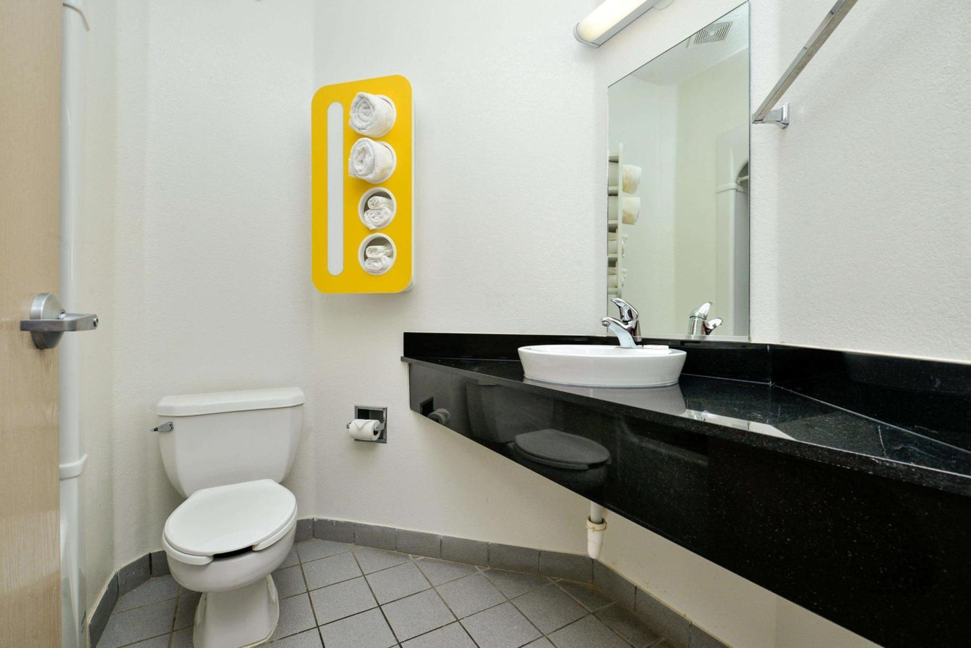 Queen Room Non-Smoking