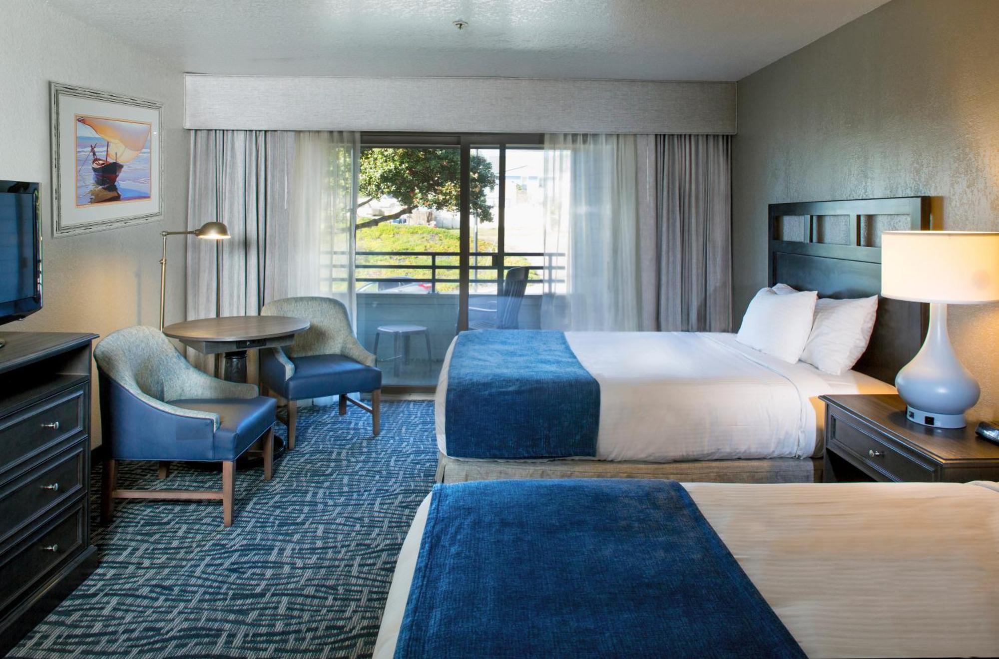 Queen Room with 2 Queen Beds with Partial Sea View,1211118649:JPEG