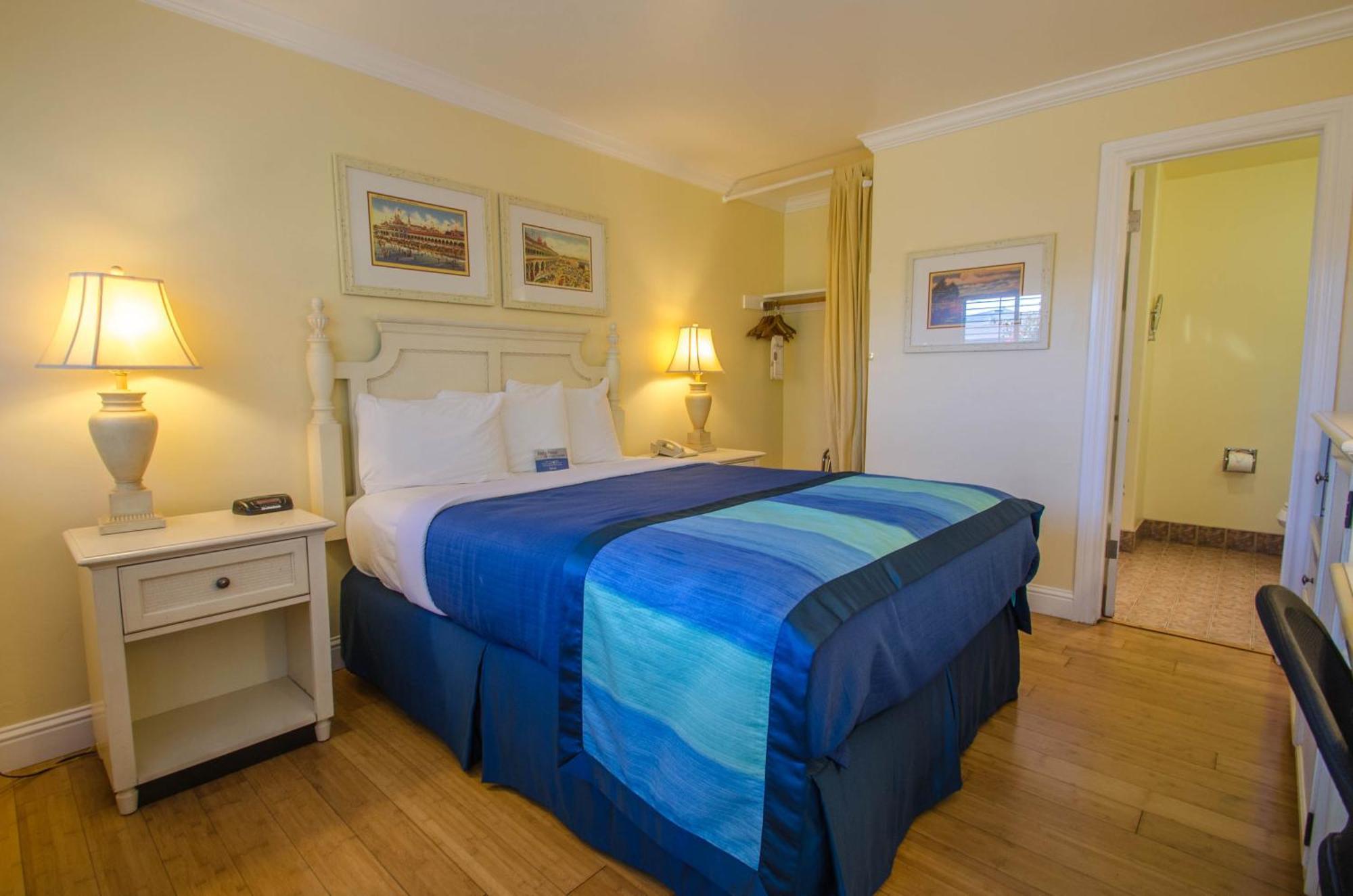 Standard Queen Room