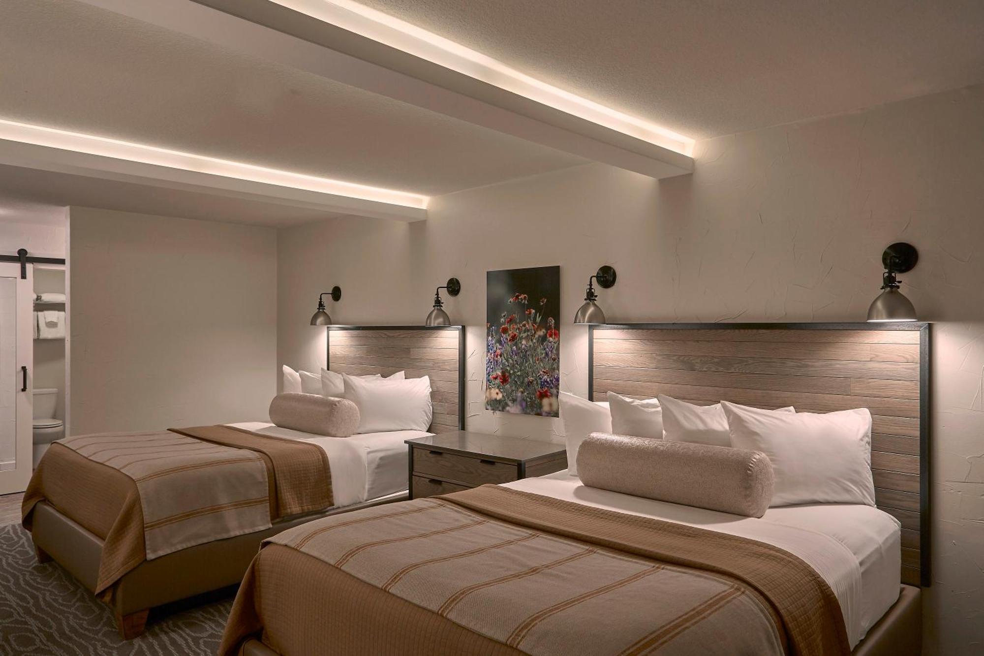 Queen Room Two Queen Beds Pool Side