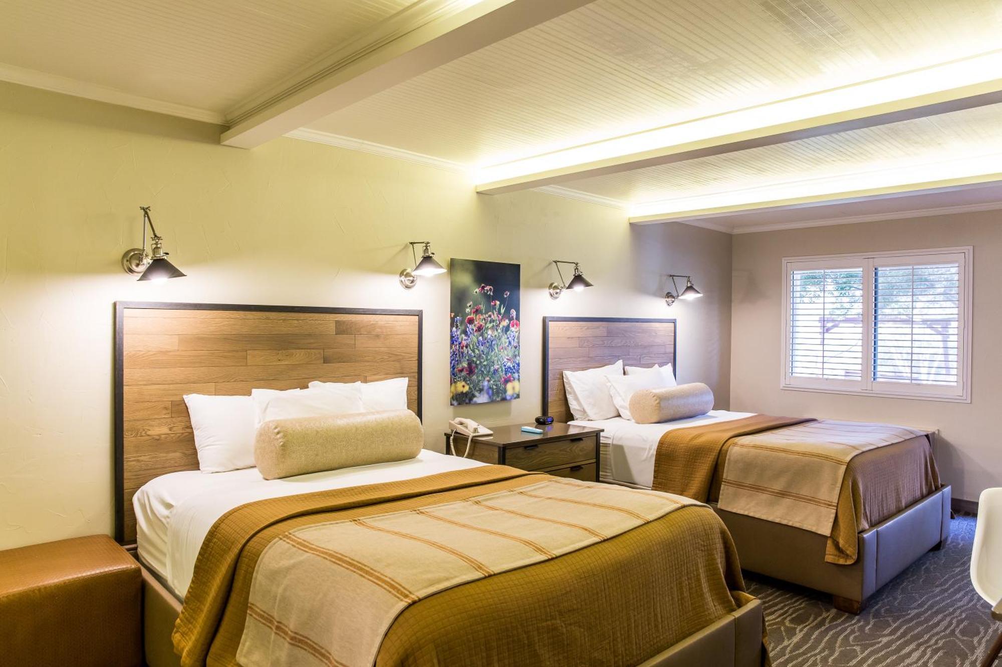 Queen Room Two Queen Beds Pool Side