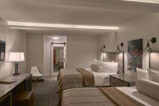 Queen Room Two Queen Beds Pool Side