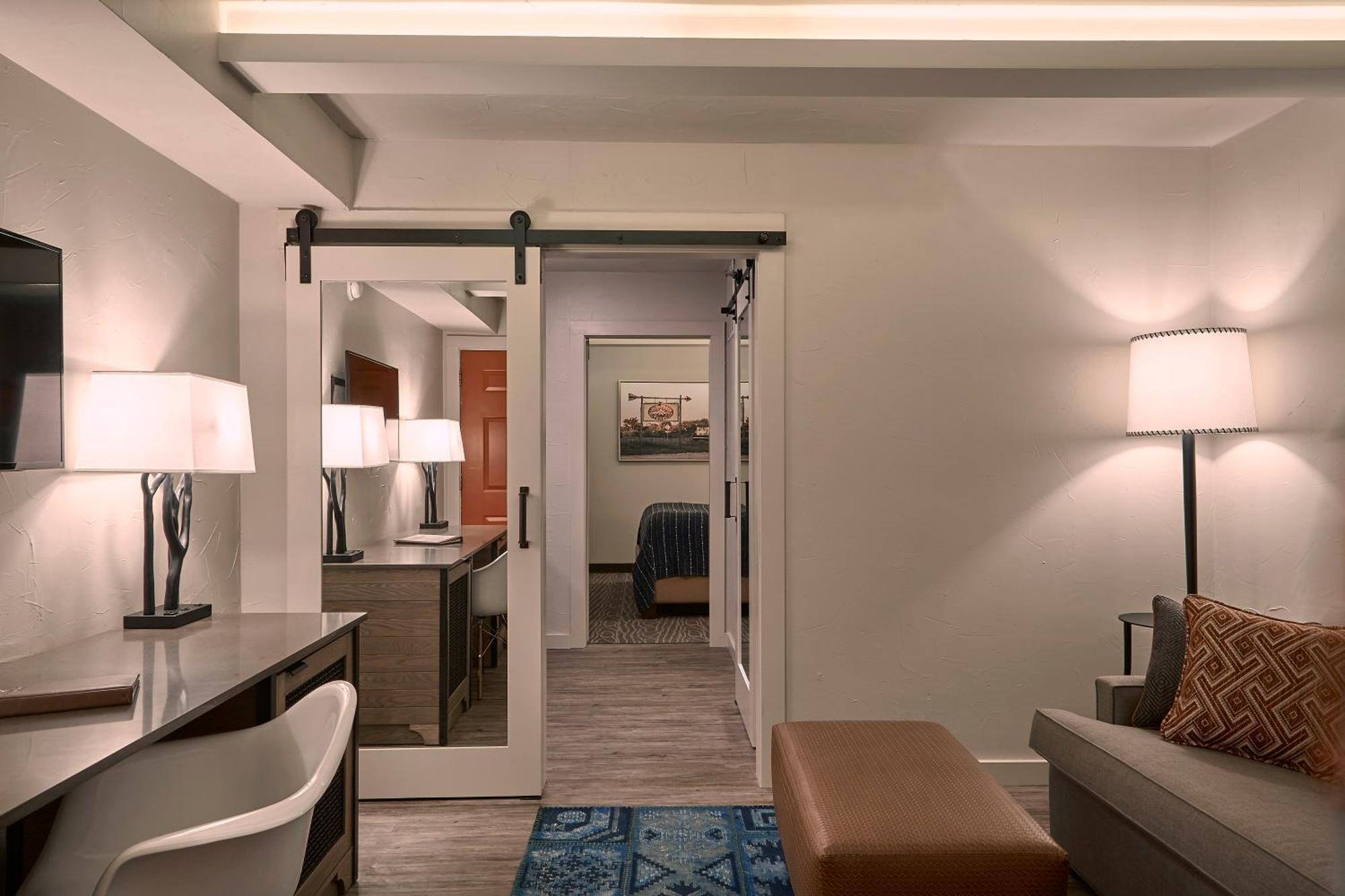 One-Bedroom King Suite