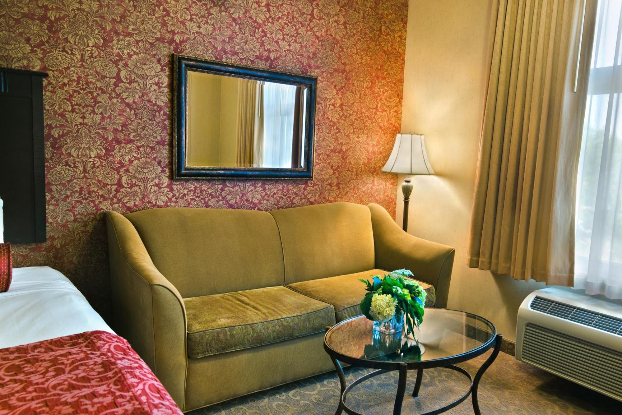 2 Queen Suite