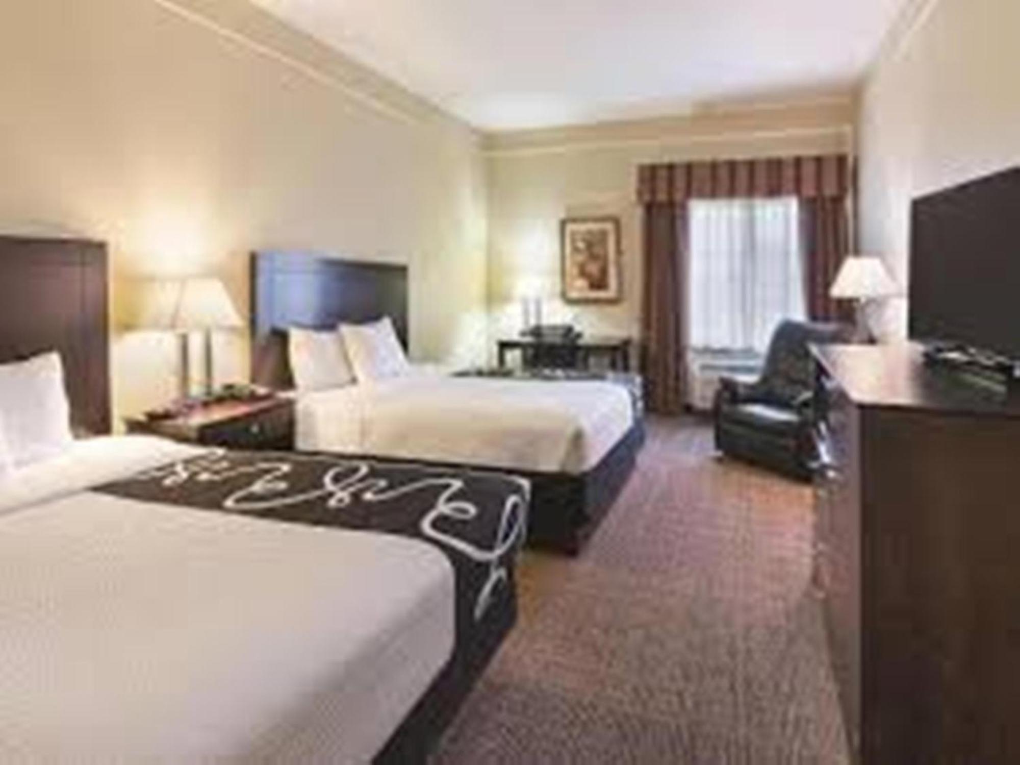 Queen Room Two Queen Beds Bath Tub Mobility or Hearing Accessible Non-Smoking
