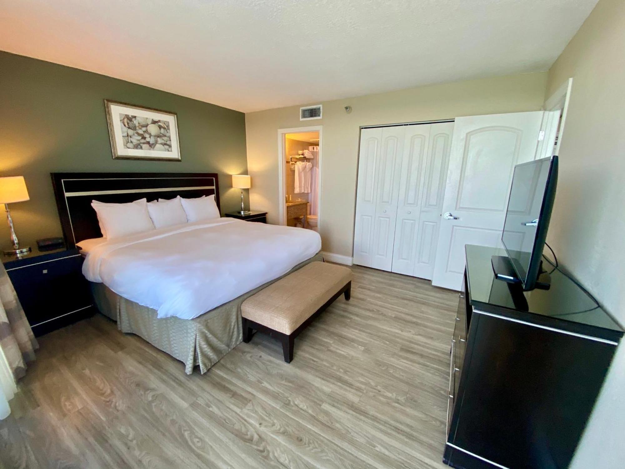 Oceanfront One-Bedroom King Suite Sofa Bed over 550 sq ft Balcony