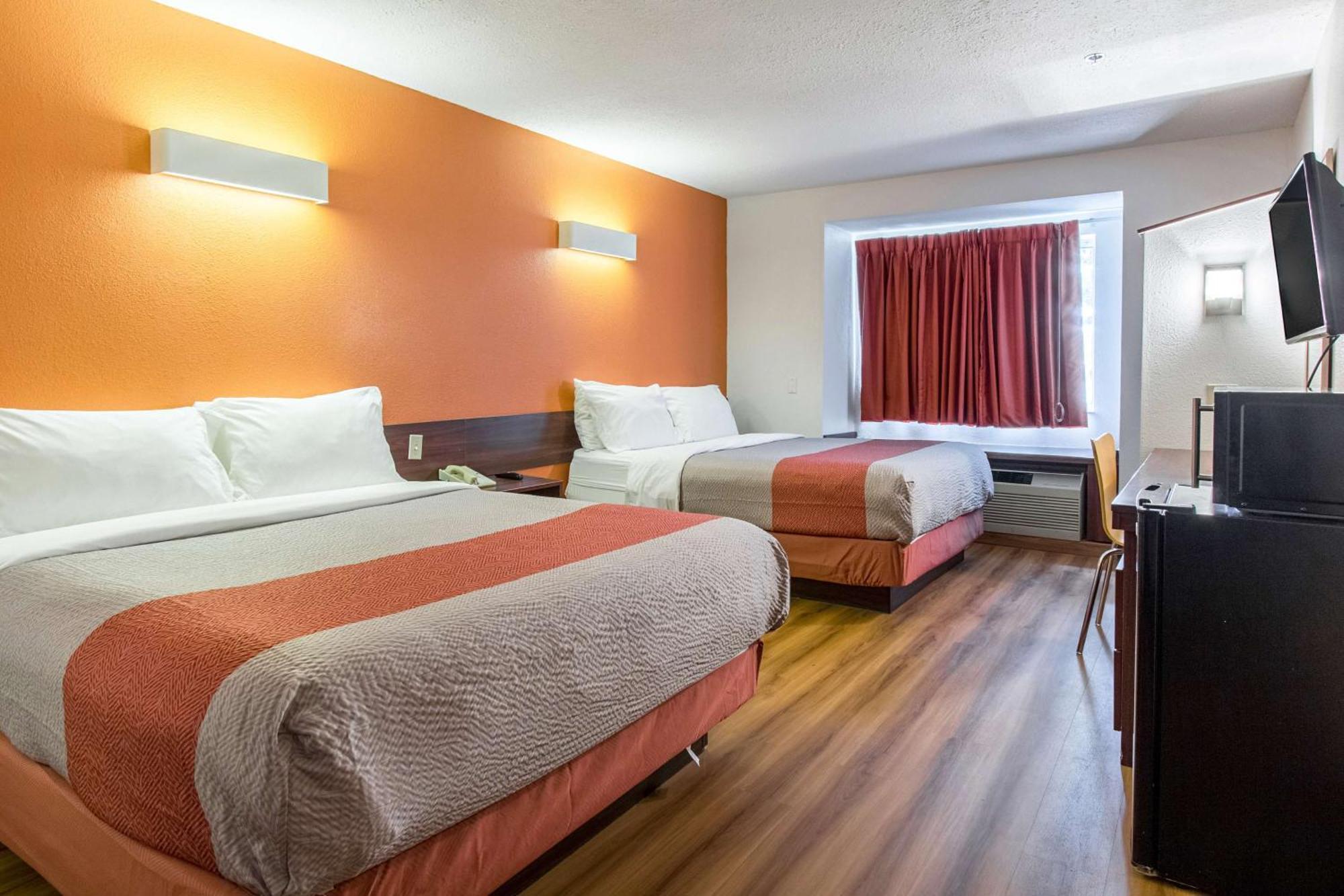 Deluxe Queen Room Two Queen Beds Smoking