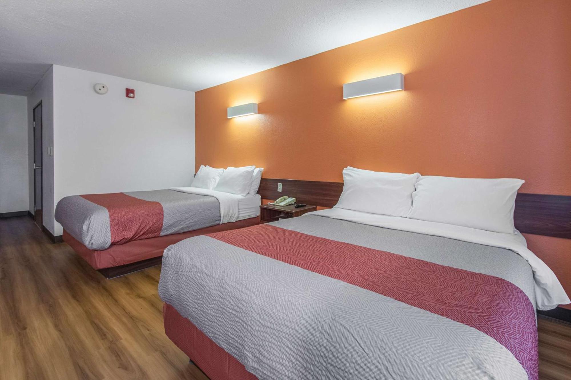 Deluxe Queen Room Two Queen Beds Smoking