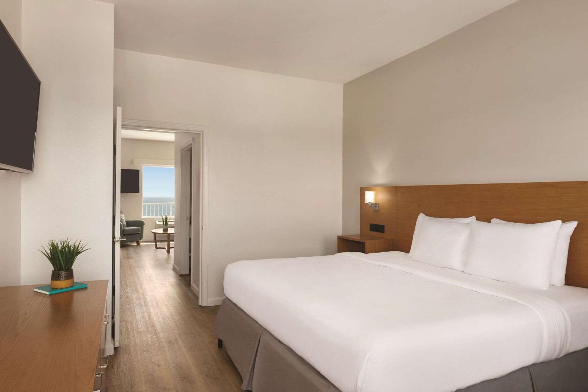 One-Bedroom Deluxe Suite Two Double Beds Sofa Bed & Kitchen Non Smoking