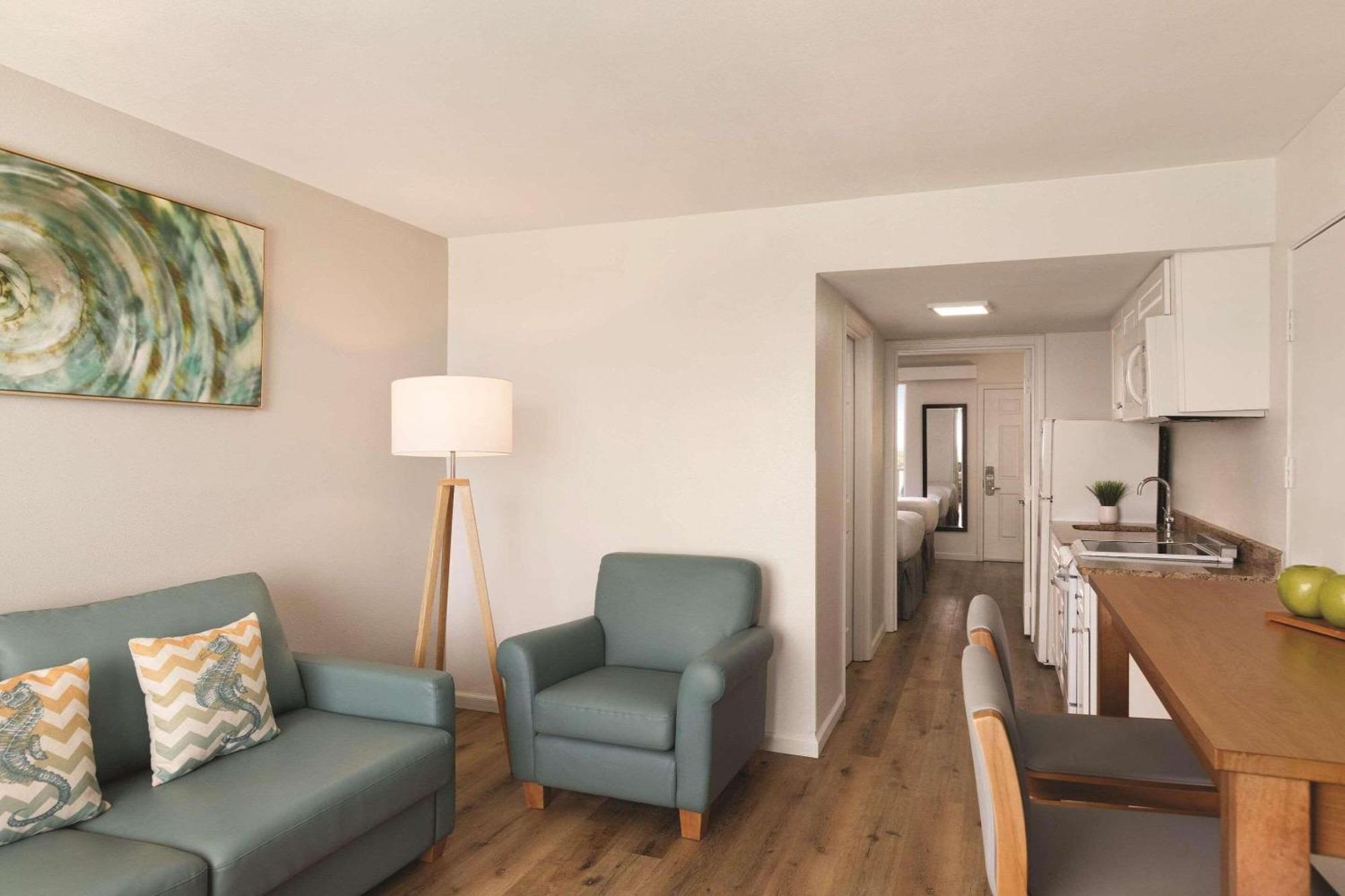 One-Bedroom Deluxe Suite Two Double Beds Sofa Bed & Kitchen Non Smoking