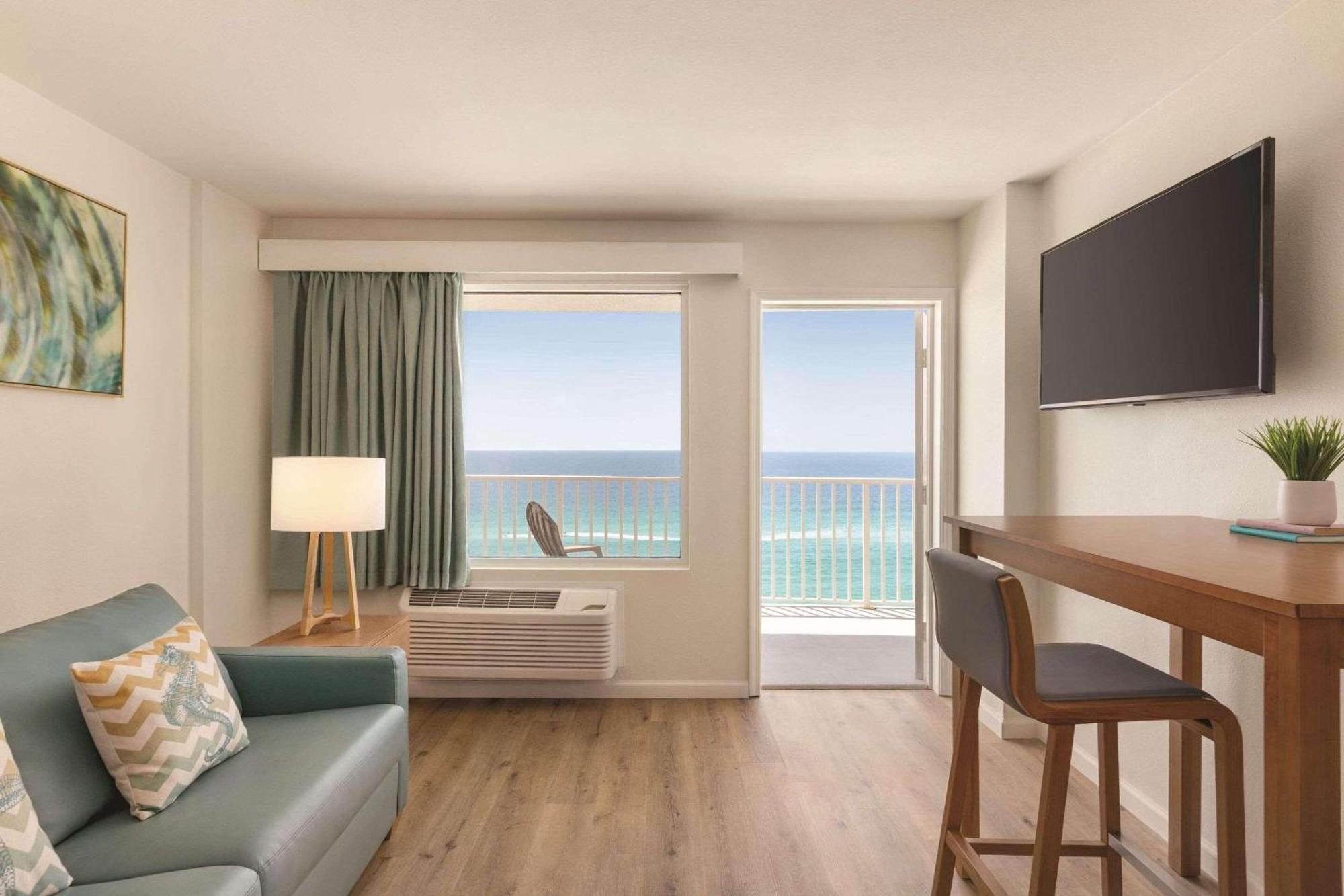One-Bedroom Deluxe Suite Two Double Beds Sofa Bed & Kitchen Non Smoking