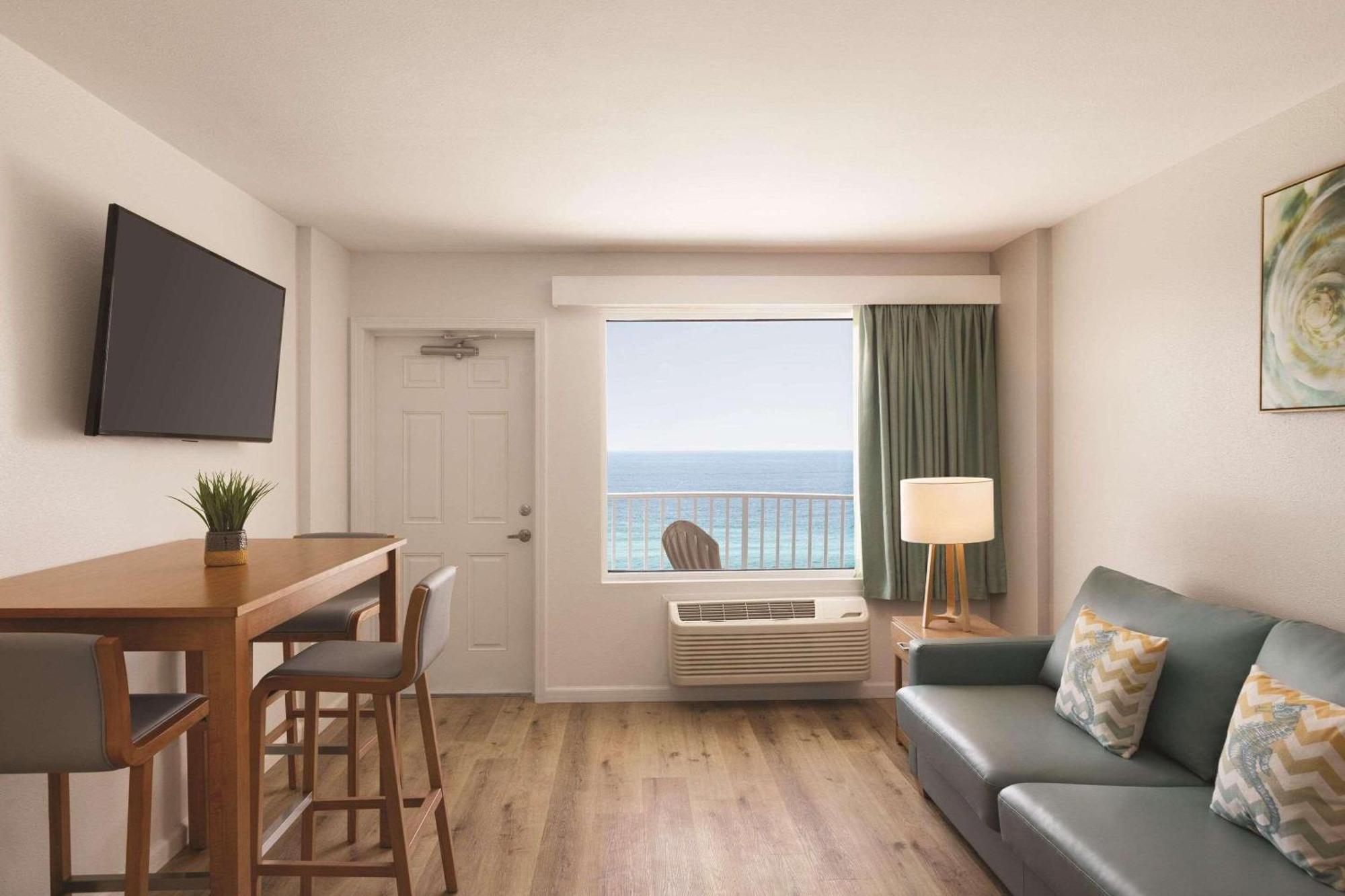 One-Bedroom Deluxe Suite Two Double Beds Sofa Bed & Kitchen Non Smoking