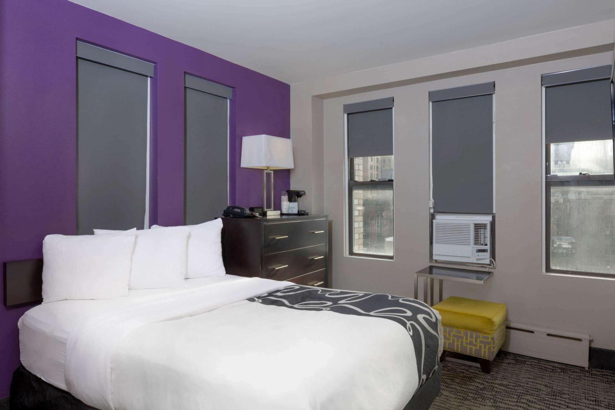 Deluxe Double Room Mobility or Hearing Accessible Non-Smoking,1276840741:JPEG