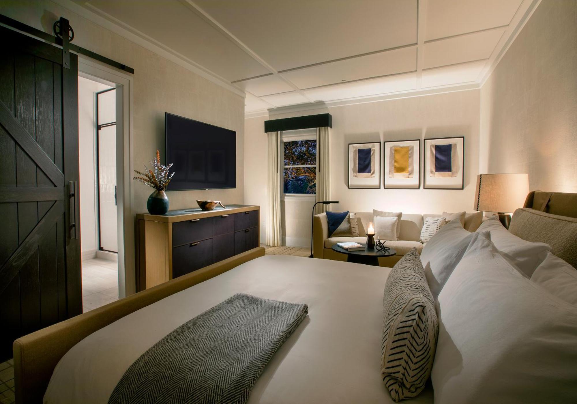 Deluxe Guestroom w or Sofabed