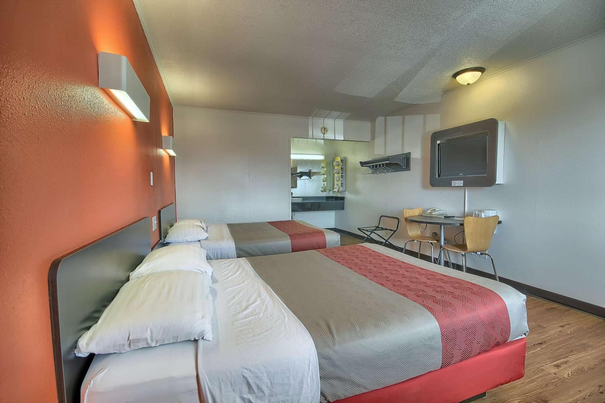 Queen Room with Two Queen Beds - Disability Access - Roll In Shower