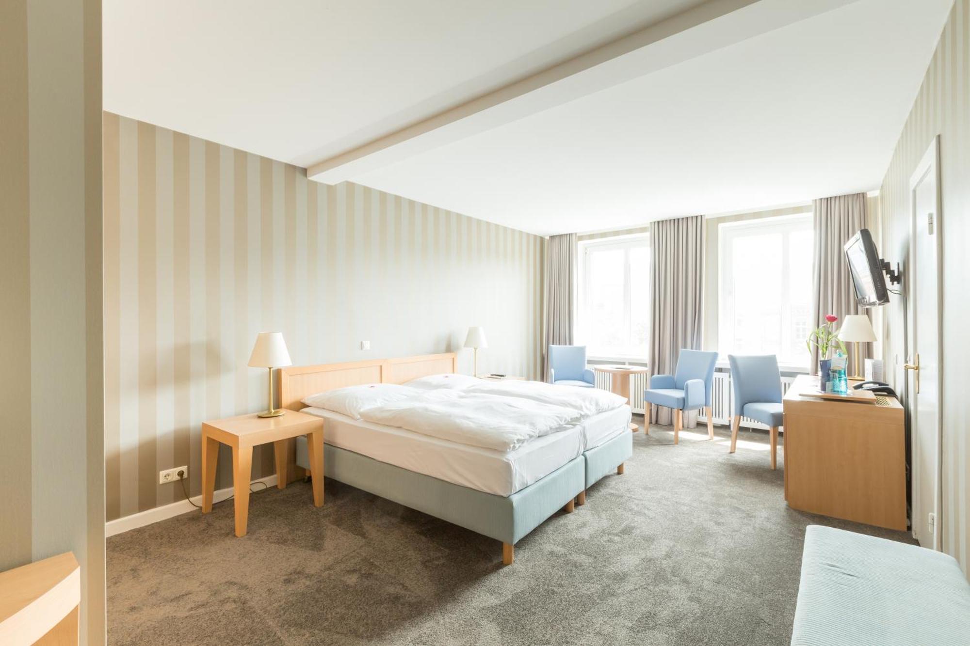 Premium Double or Twin Room,967956493:JPEG