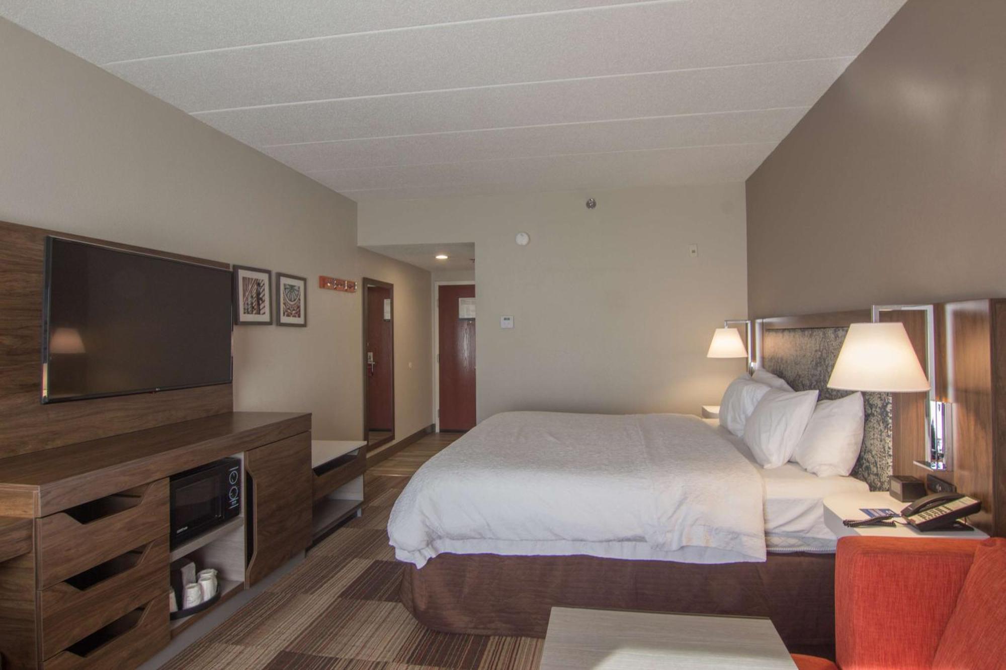 King Room with Sofa Bed and Study - Non-Smoking