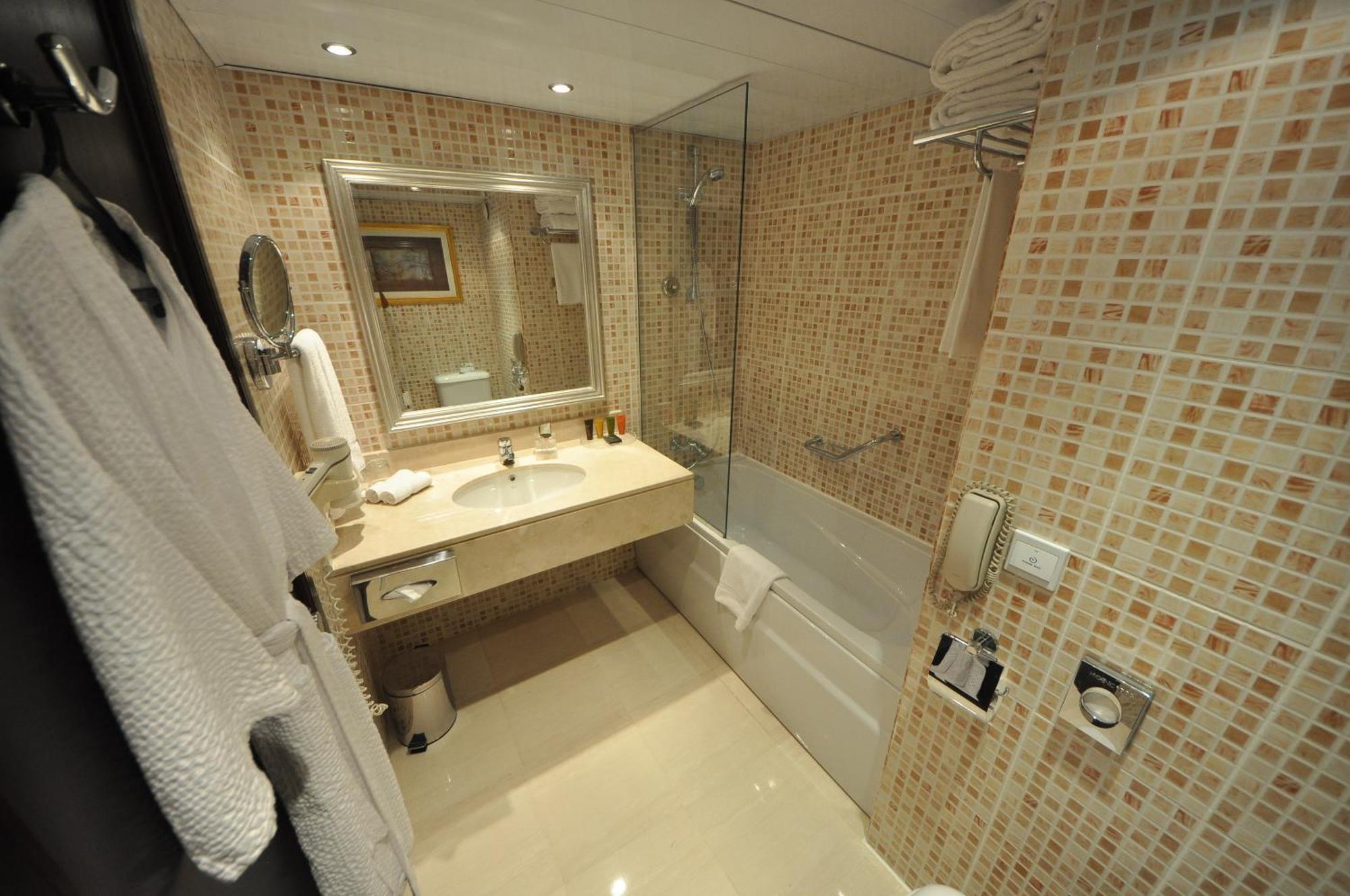 Executive Room Lounge Access