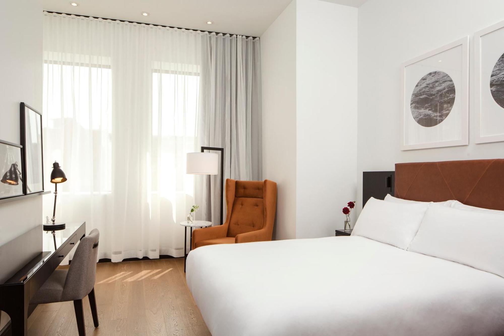 Deluxe Queen Room