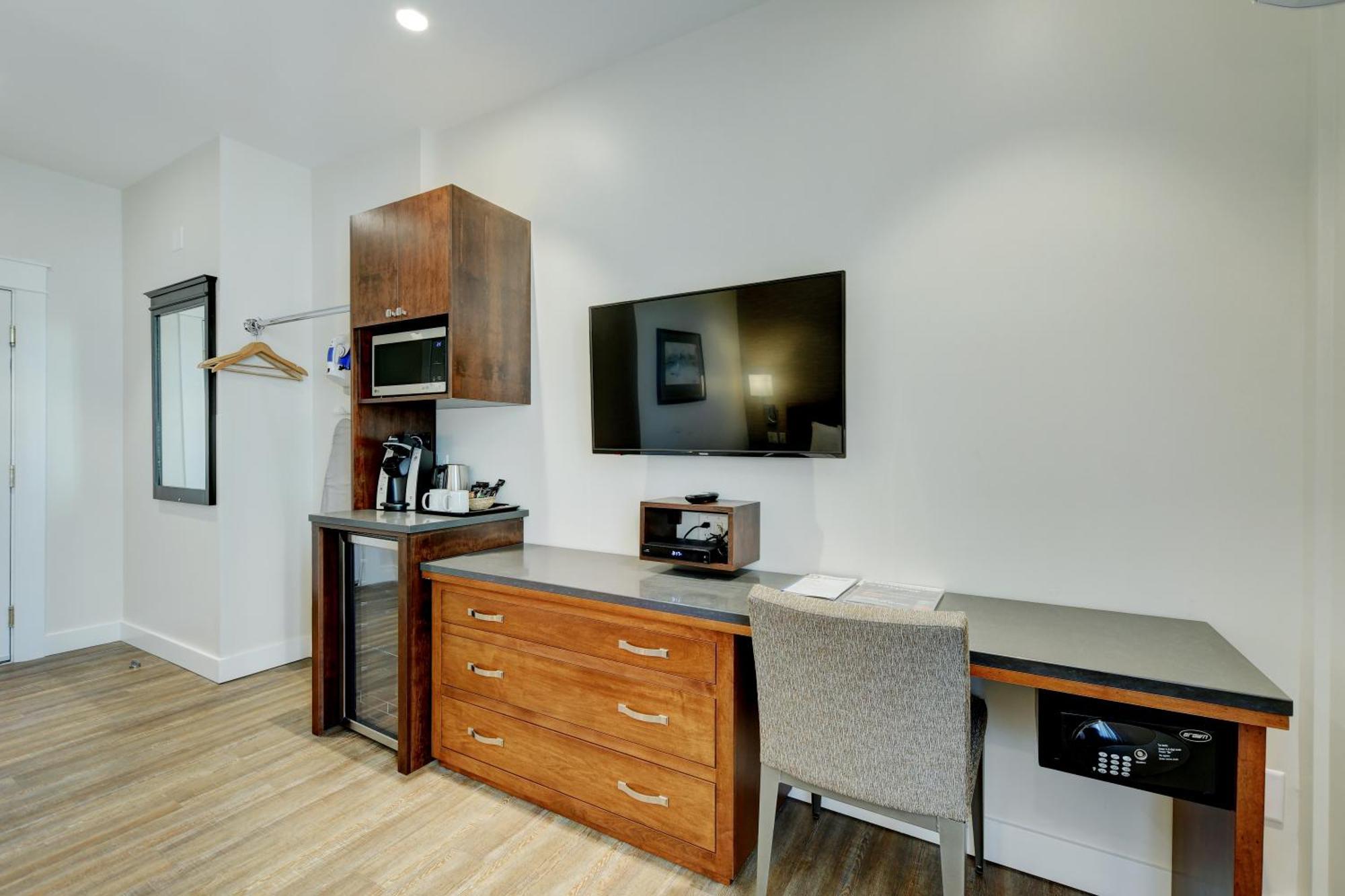 Habitación con cama extragrande.