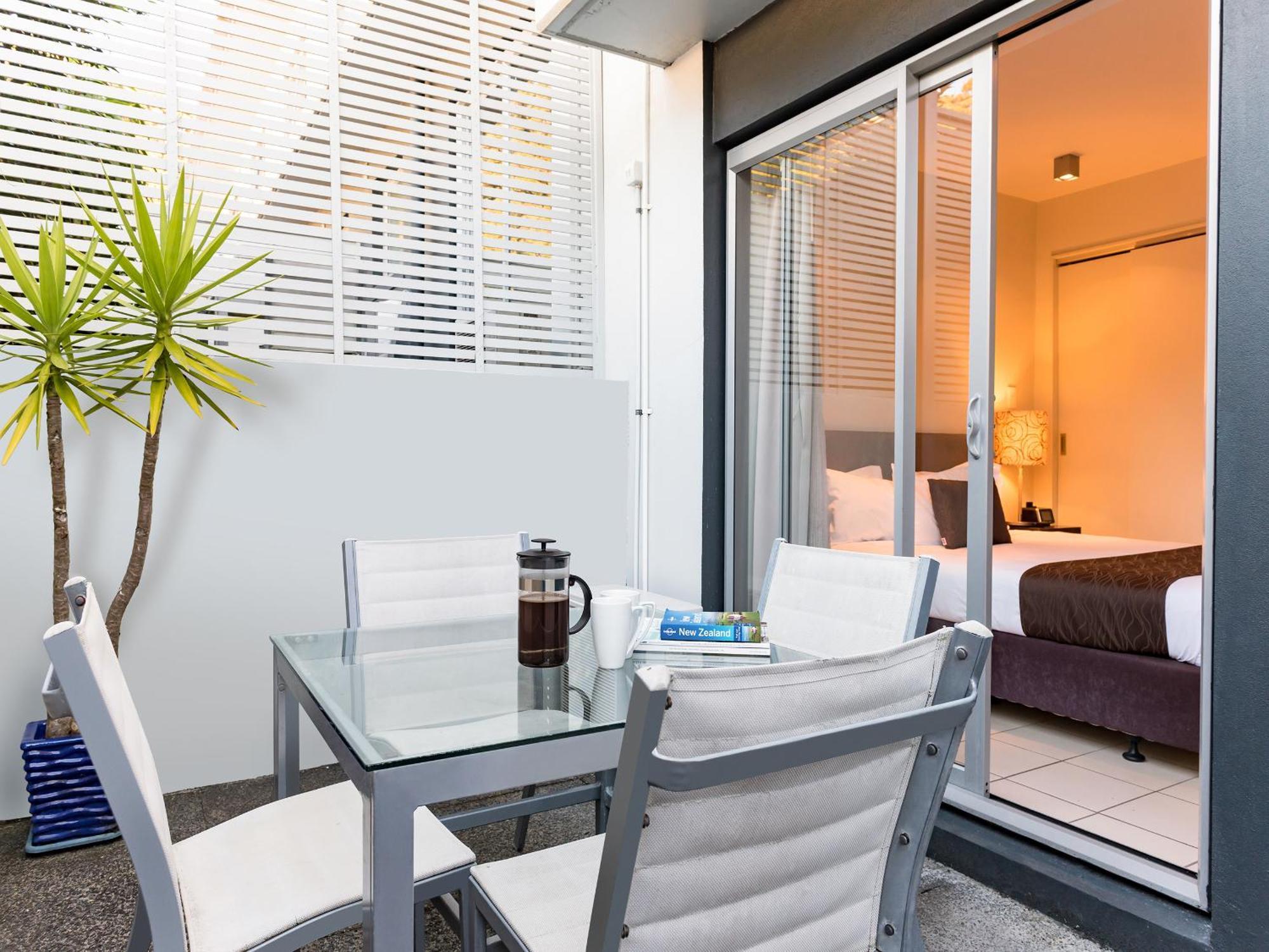 Deluxe One-Bedroom Apartment Non Seaviews