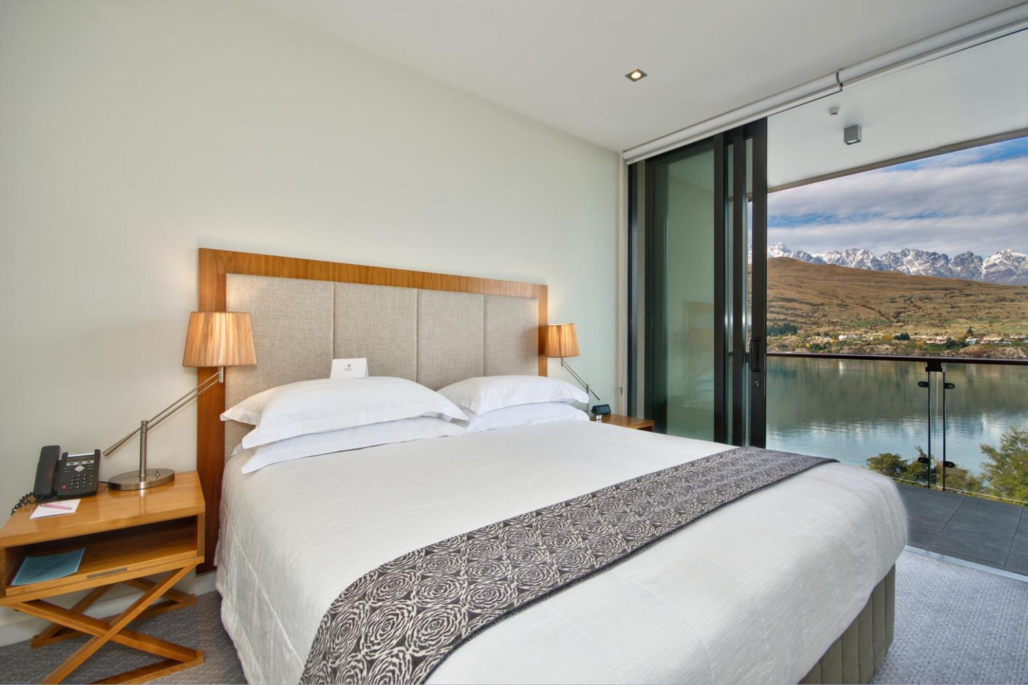 One-Bedroom Apartment Lake View