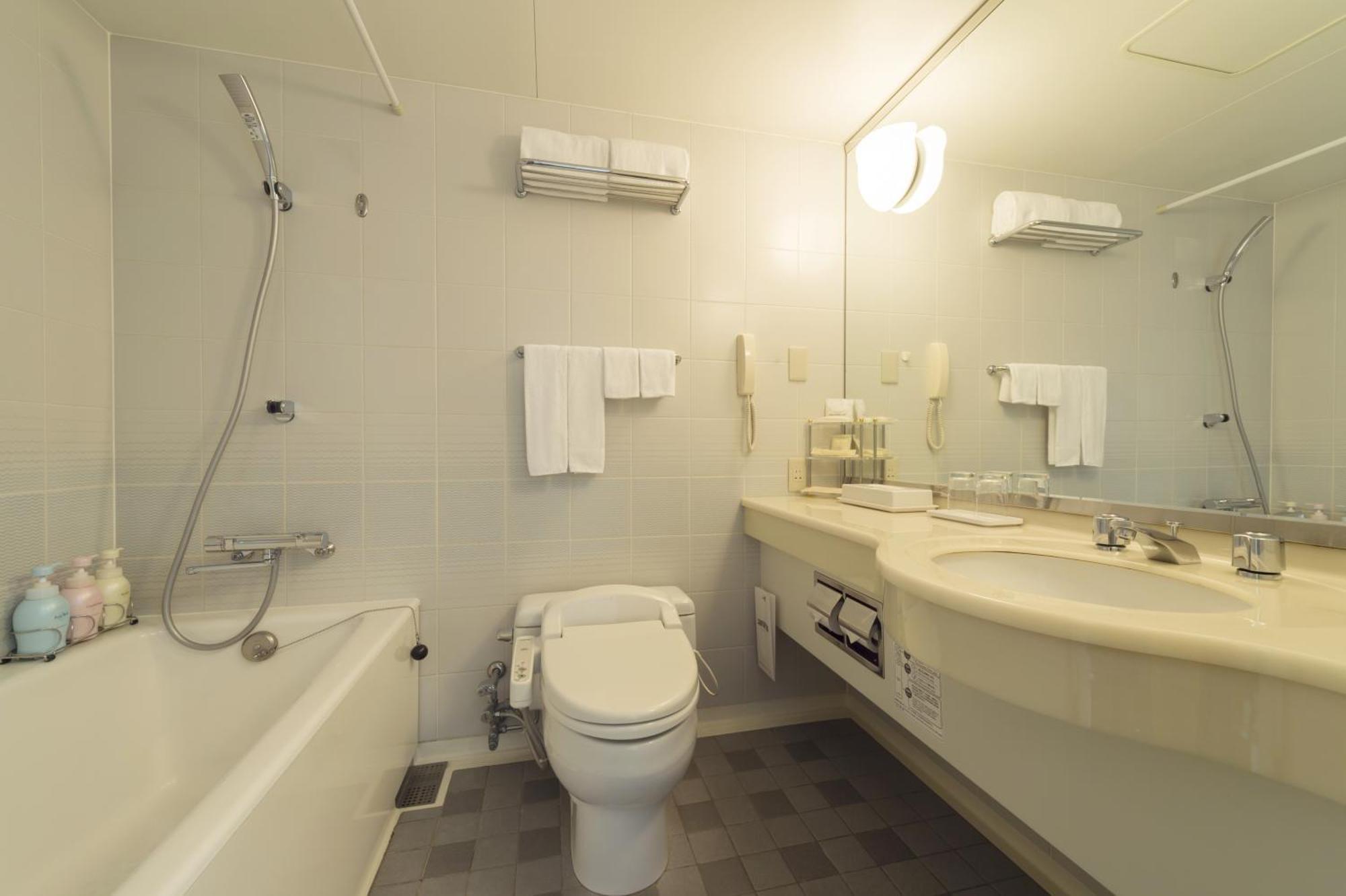 Economy Twin Room Non-Smoking No Tower View