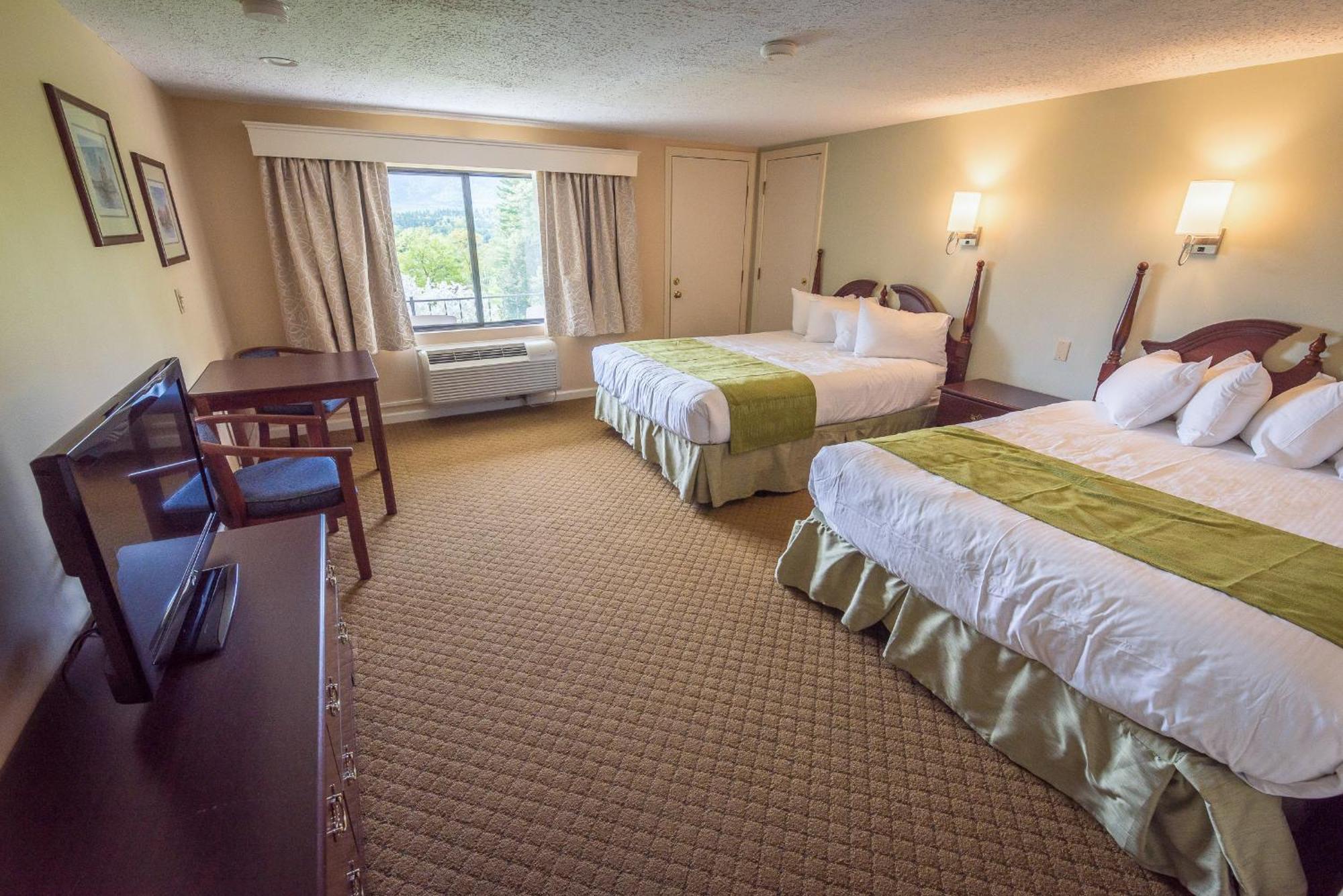 Double Queen Room Garden View