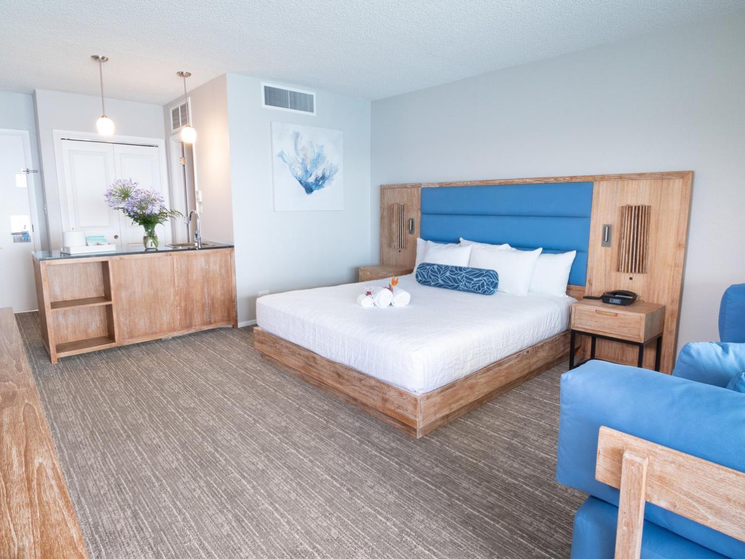 Partial Ocean View Room 1 King
