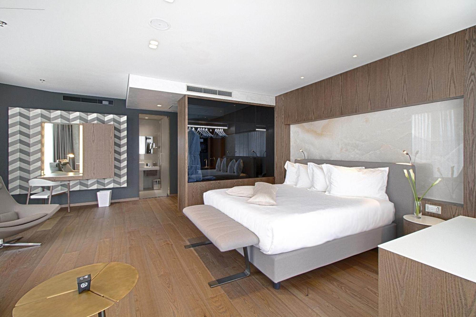 Deluxe Double Room City View