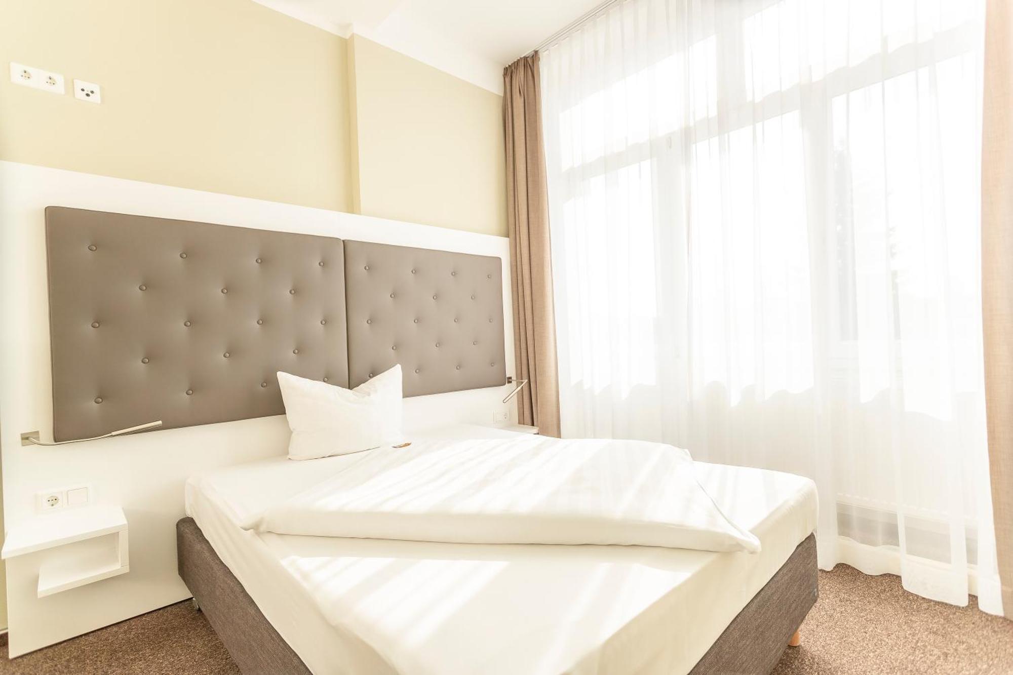 Standard Single Room,1094706102:JPEG