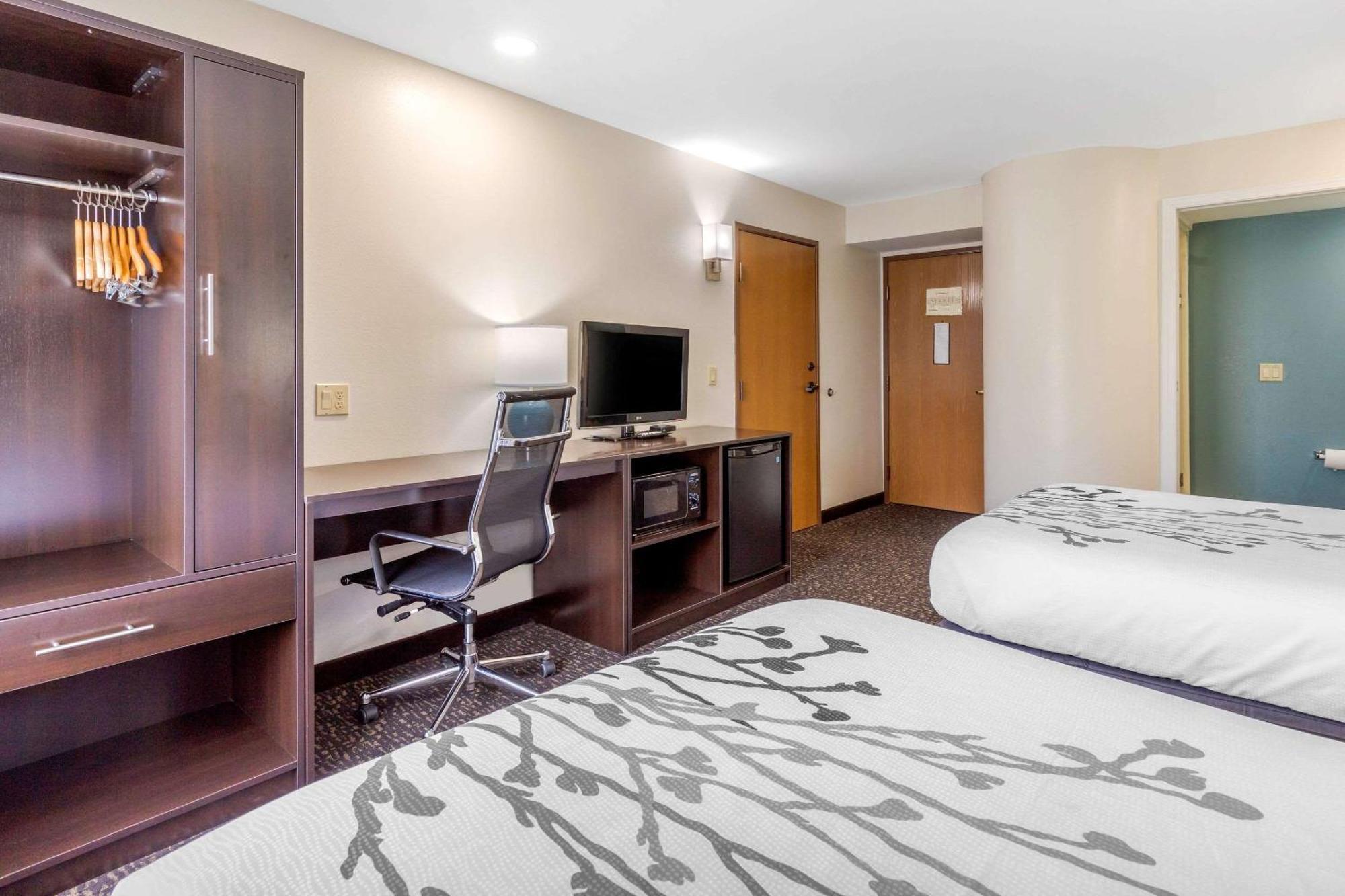 Double Room Two Double Beds Non-Smoking
