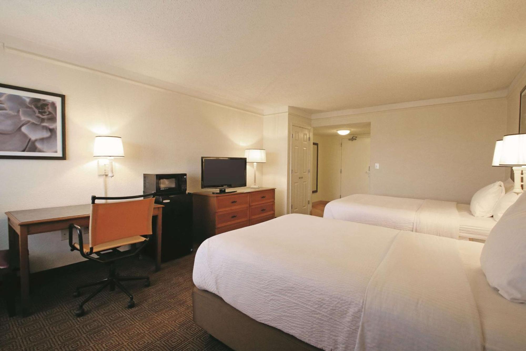 Double Room Two Double Beds Pet Friendly or Non-Smoking