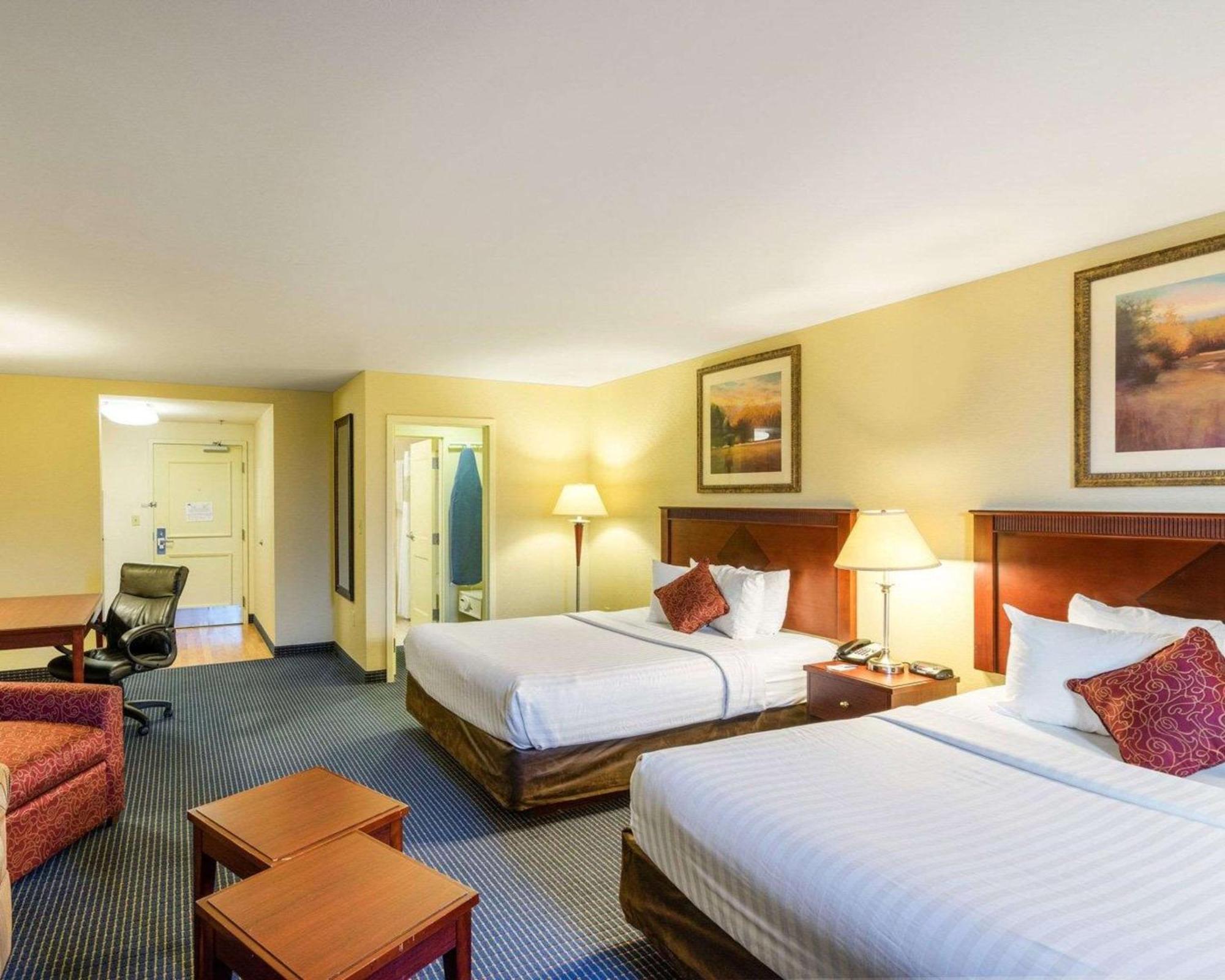 Queen Suite Two Queen Beds Non-Smoking