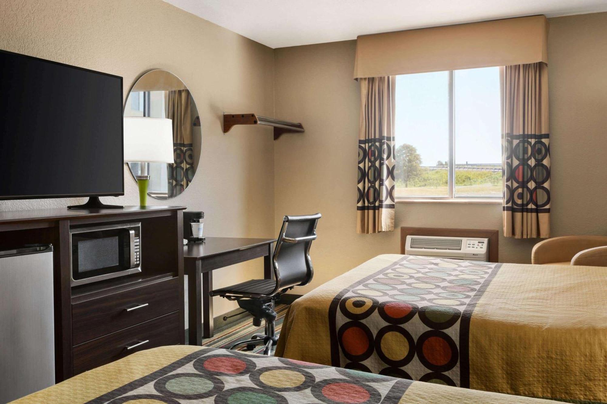 Queen Room with Two Queen Beds - Smoking
