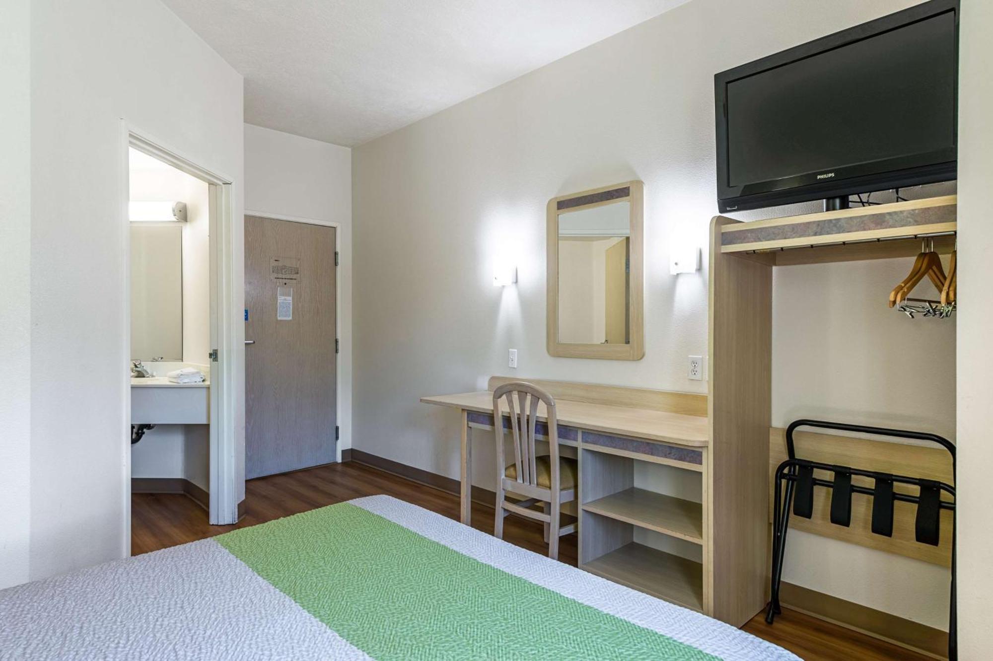 Queen Room Disability Access Roll Shower