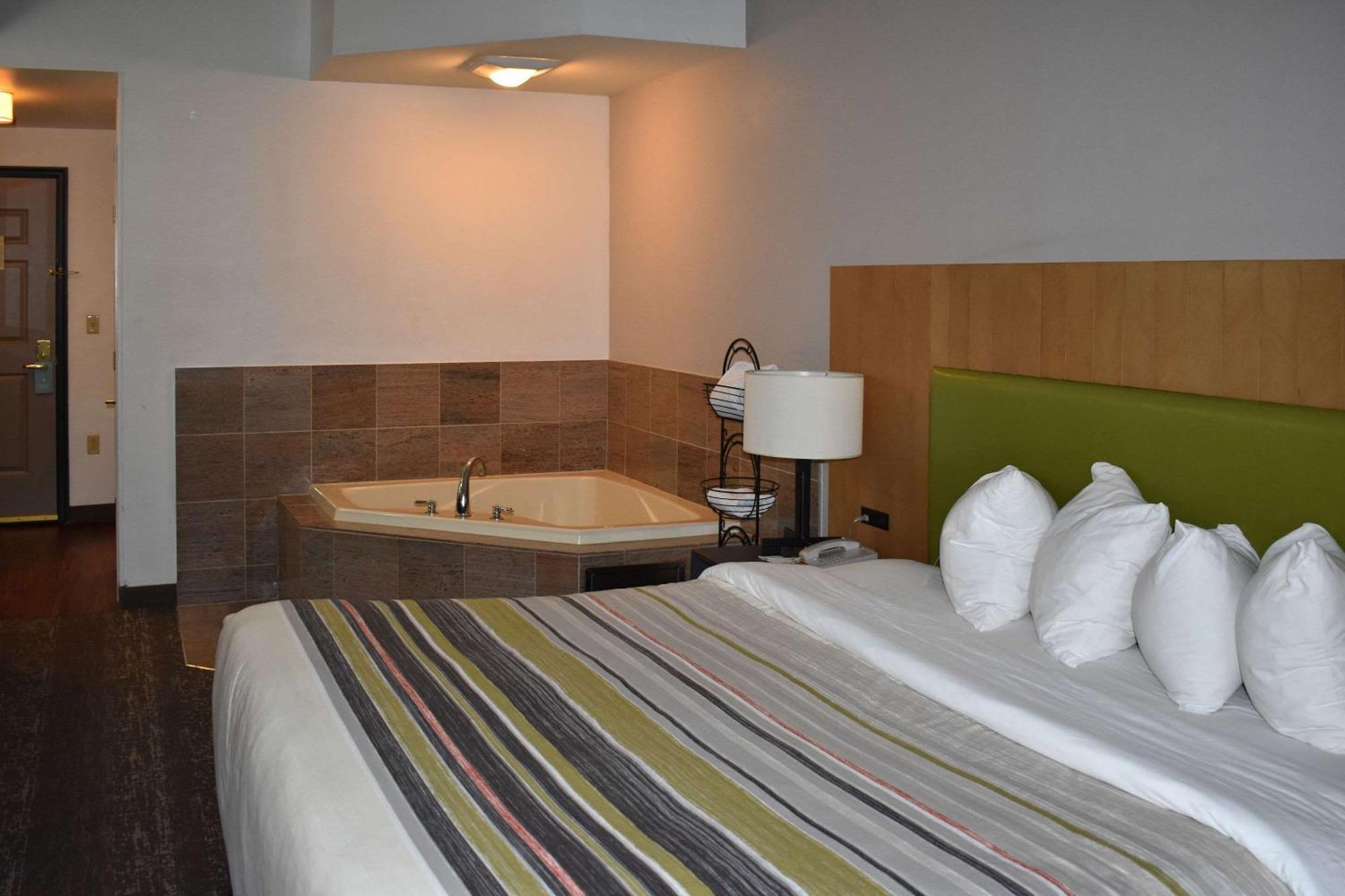 King Suite Whirlpool Non-Smoking