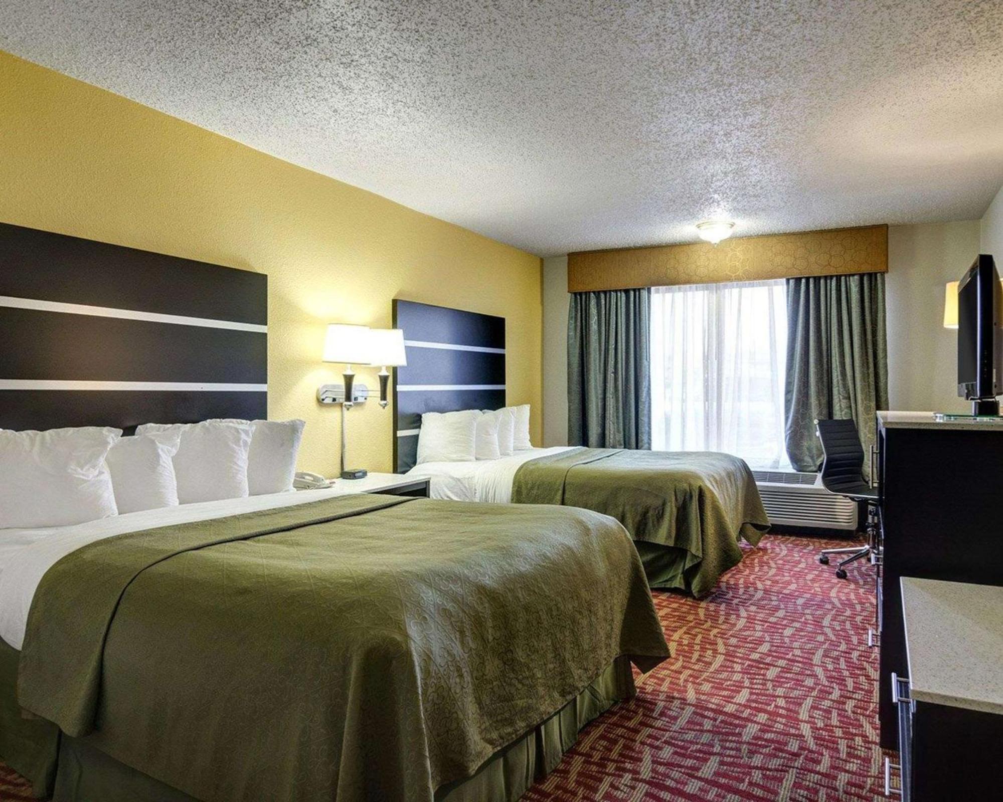 Queen Room Two Queen Beds Smoking