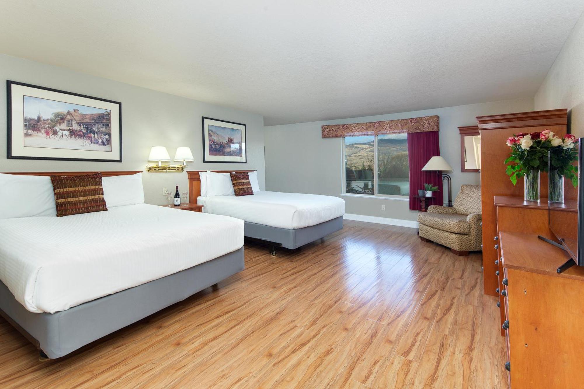 Queen Room Two Queen Beds Kitchenette