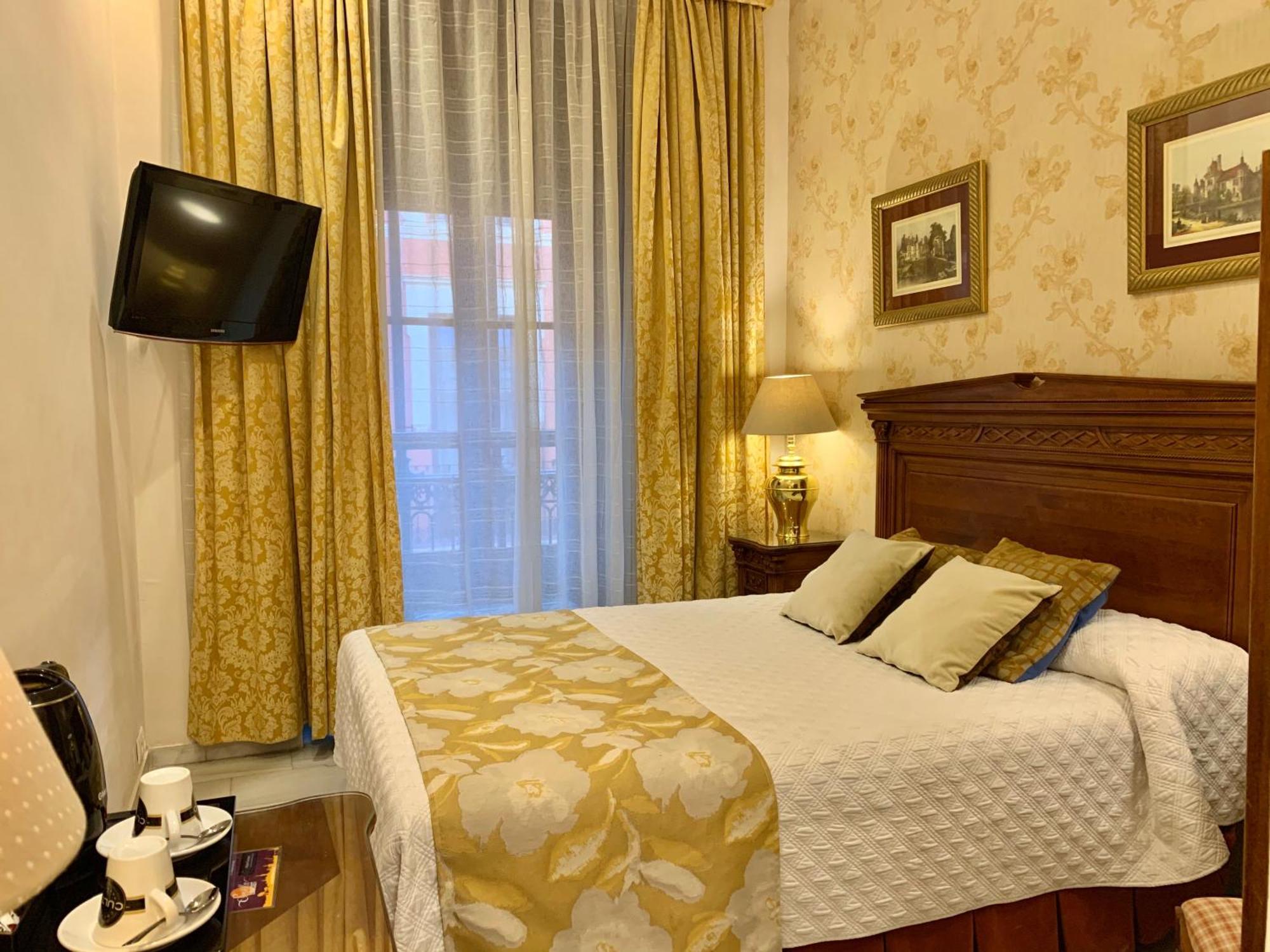 Queen Room