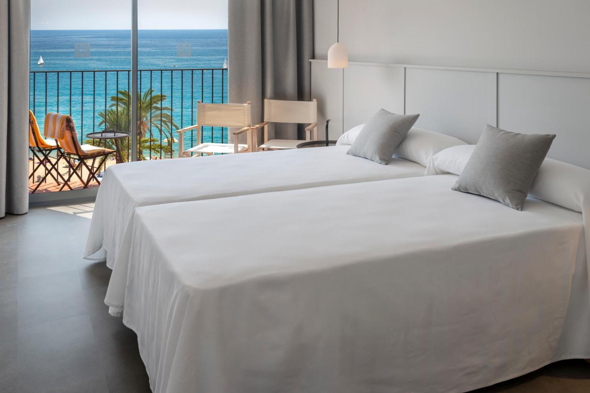 Double or Twin Room Sea View